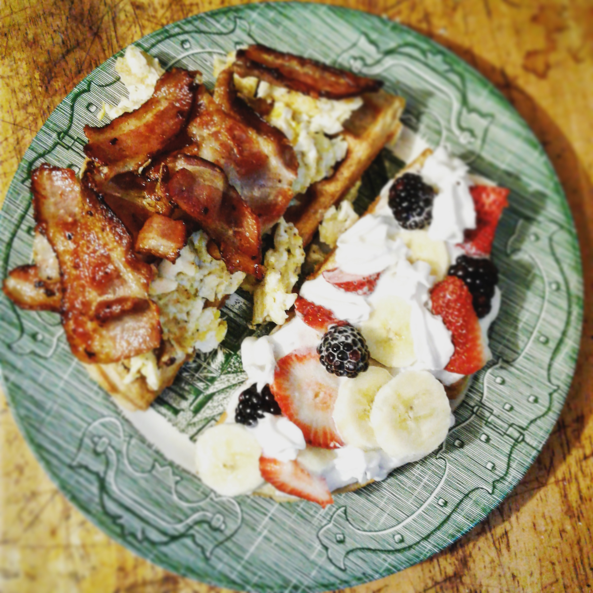 Sweet and Savory Waffle Breakfast (477cal) r/1200isplenty