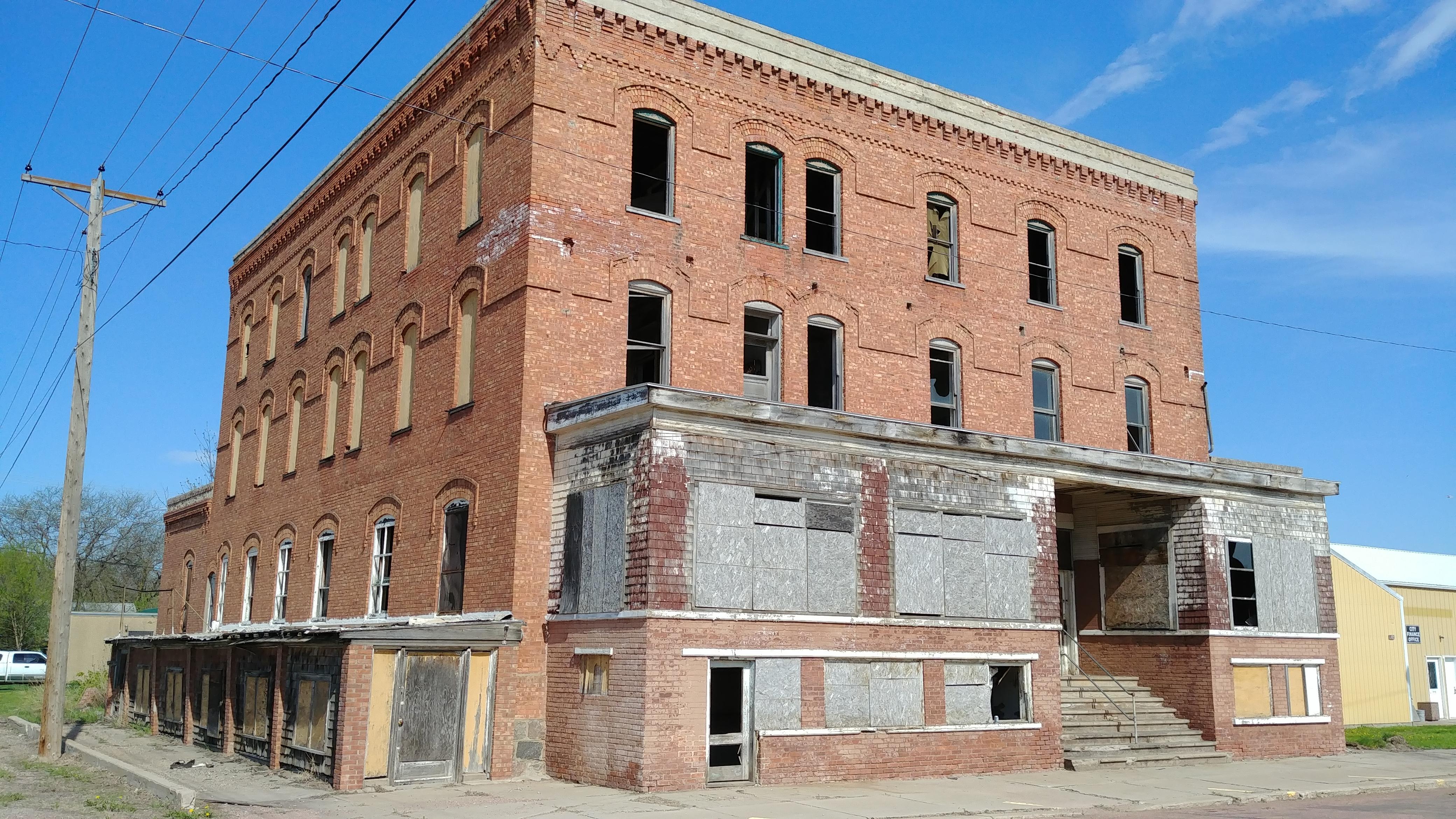 [OC] The Padley Hotel in Geddes, SD. Built 1907, converted into a