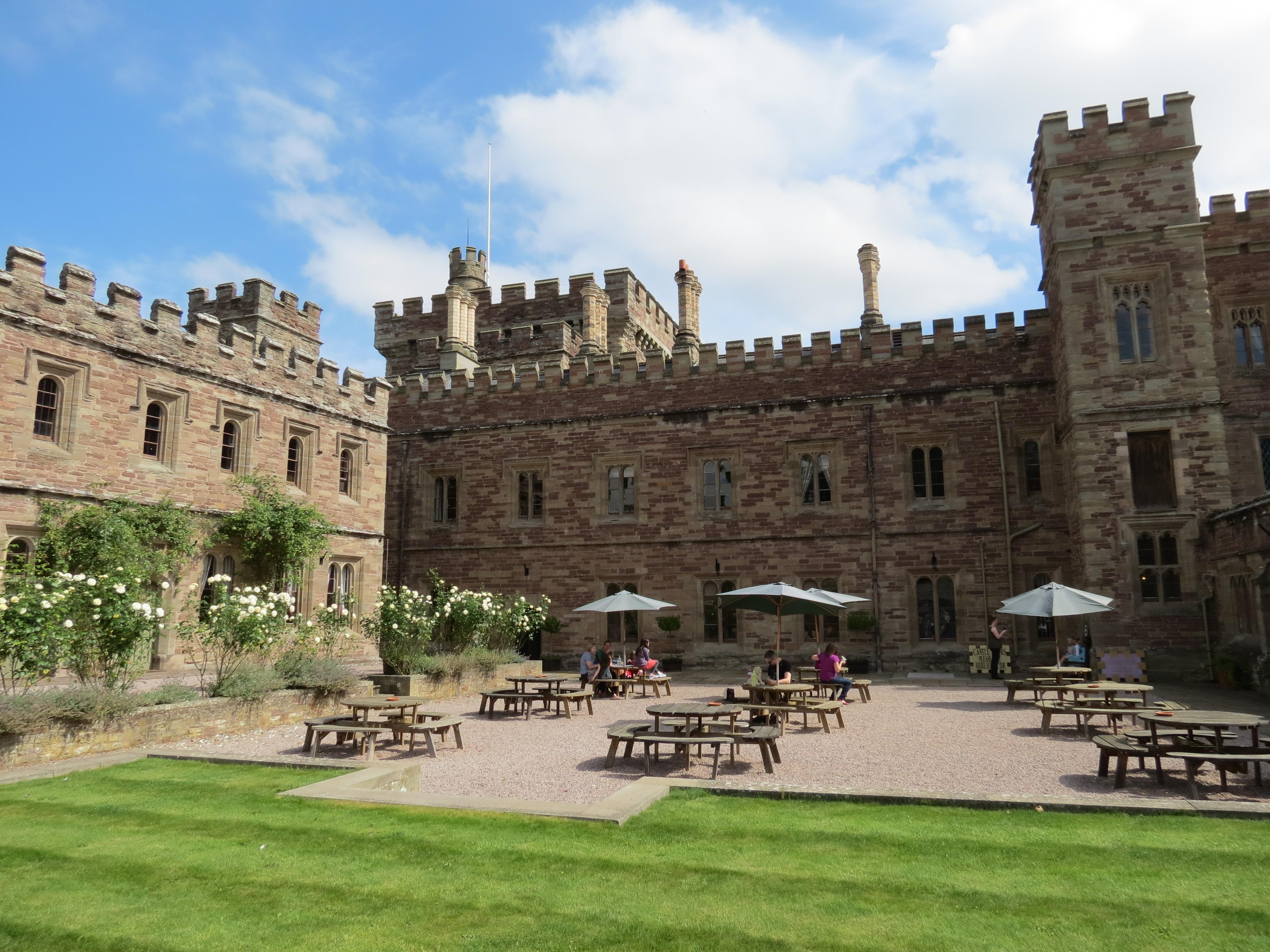 Hampton Court CASTLE, Herefordshire (4000 x 3000) r/britpics