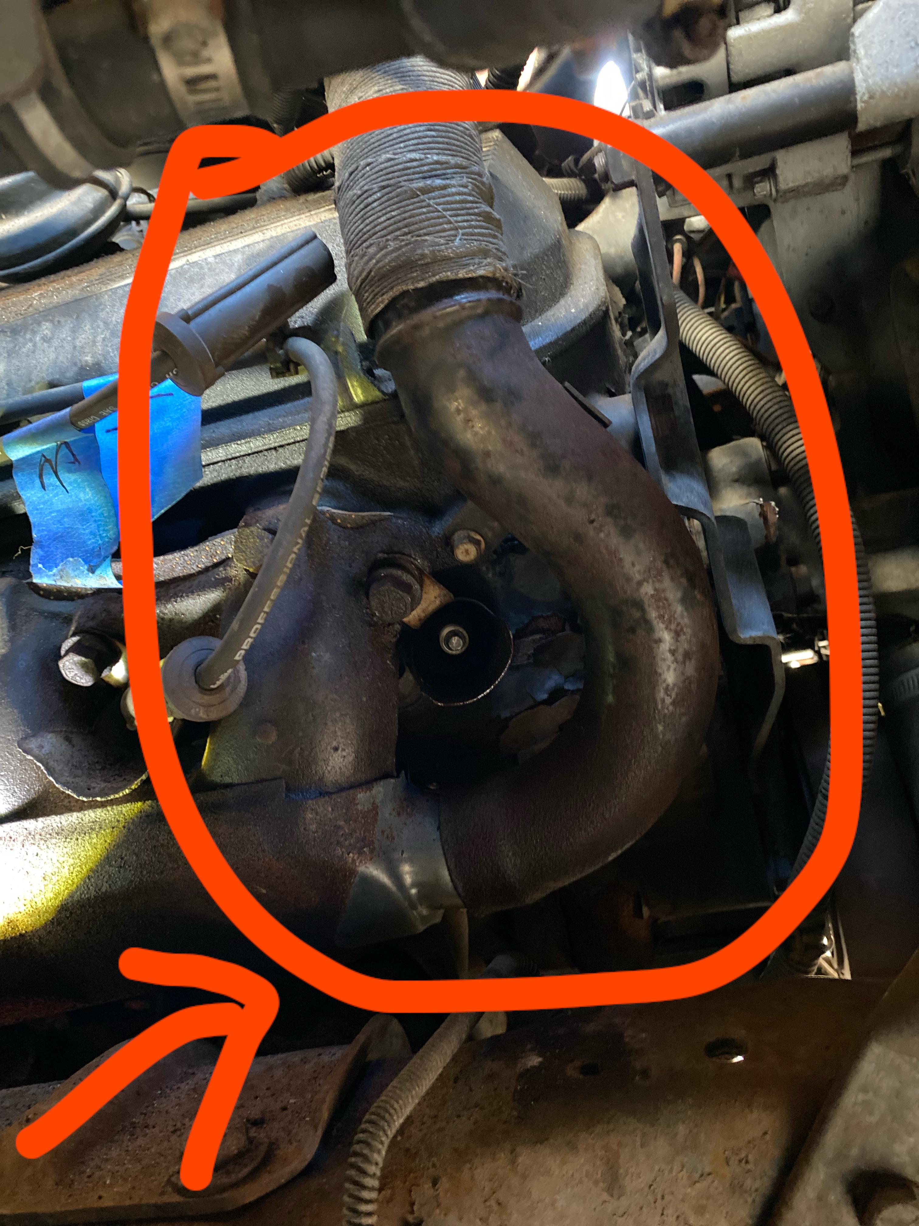 What is this tube that goes into the exhaust manifold? r/MechanicAdvice