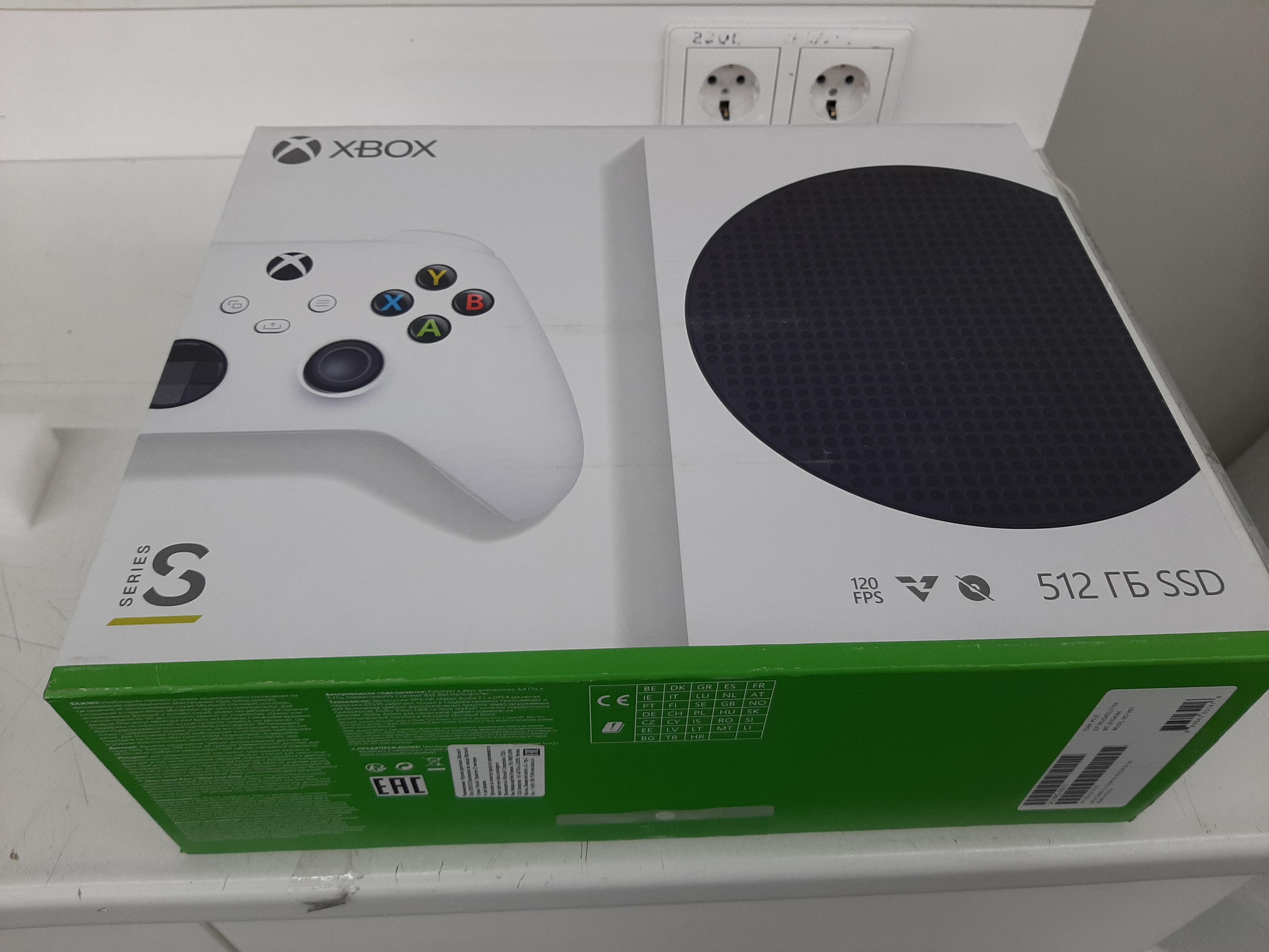 I see your preorder cardboard Xbox Series X, but my 11YearOld