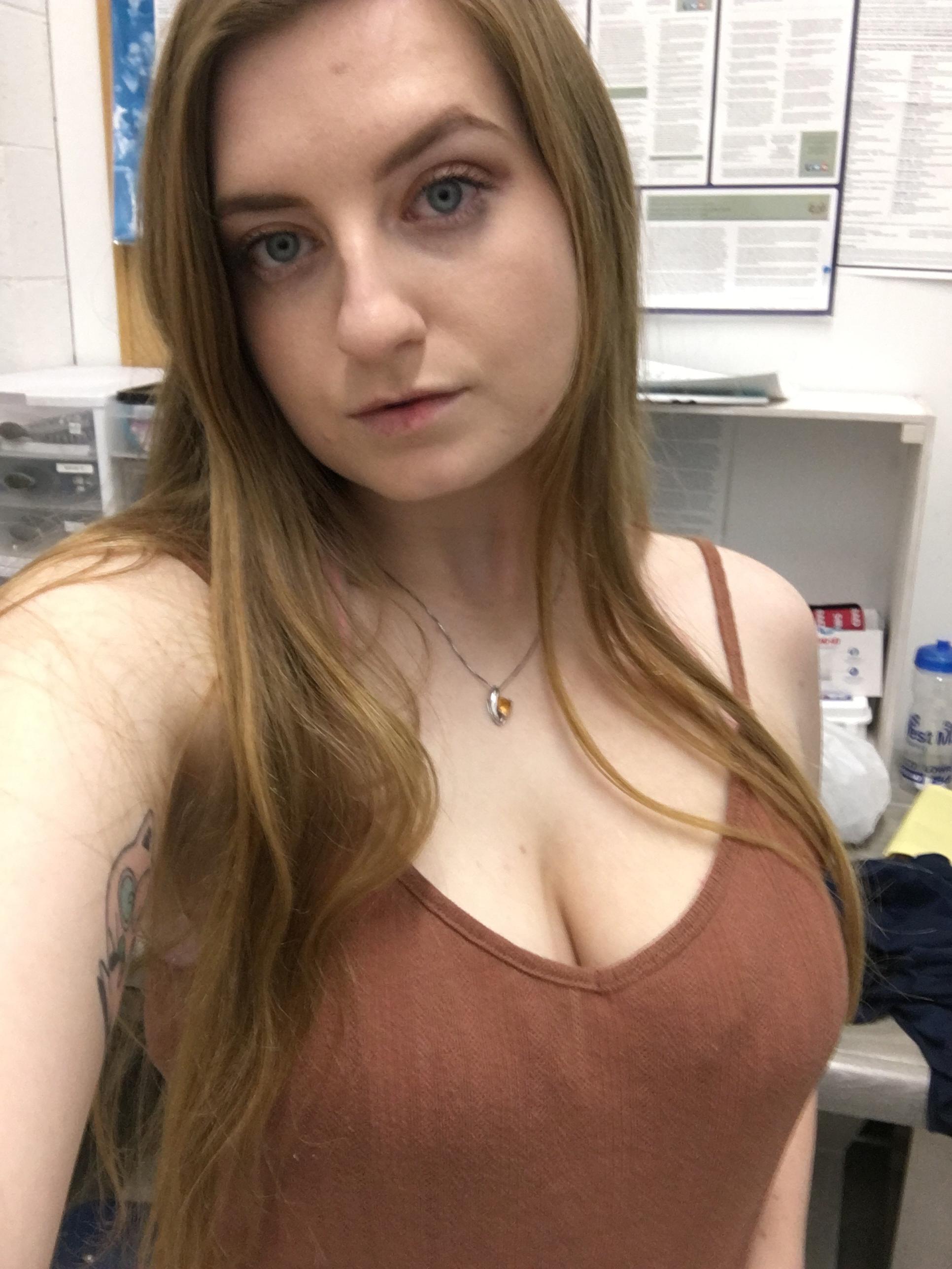 Work work work : selfie