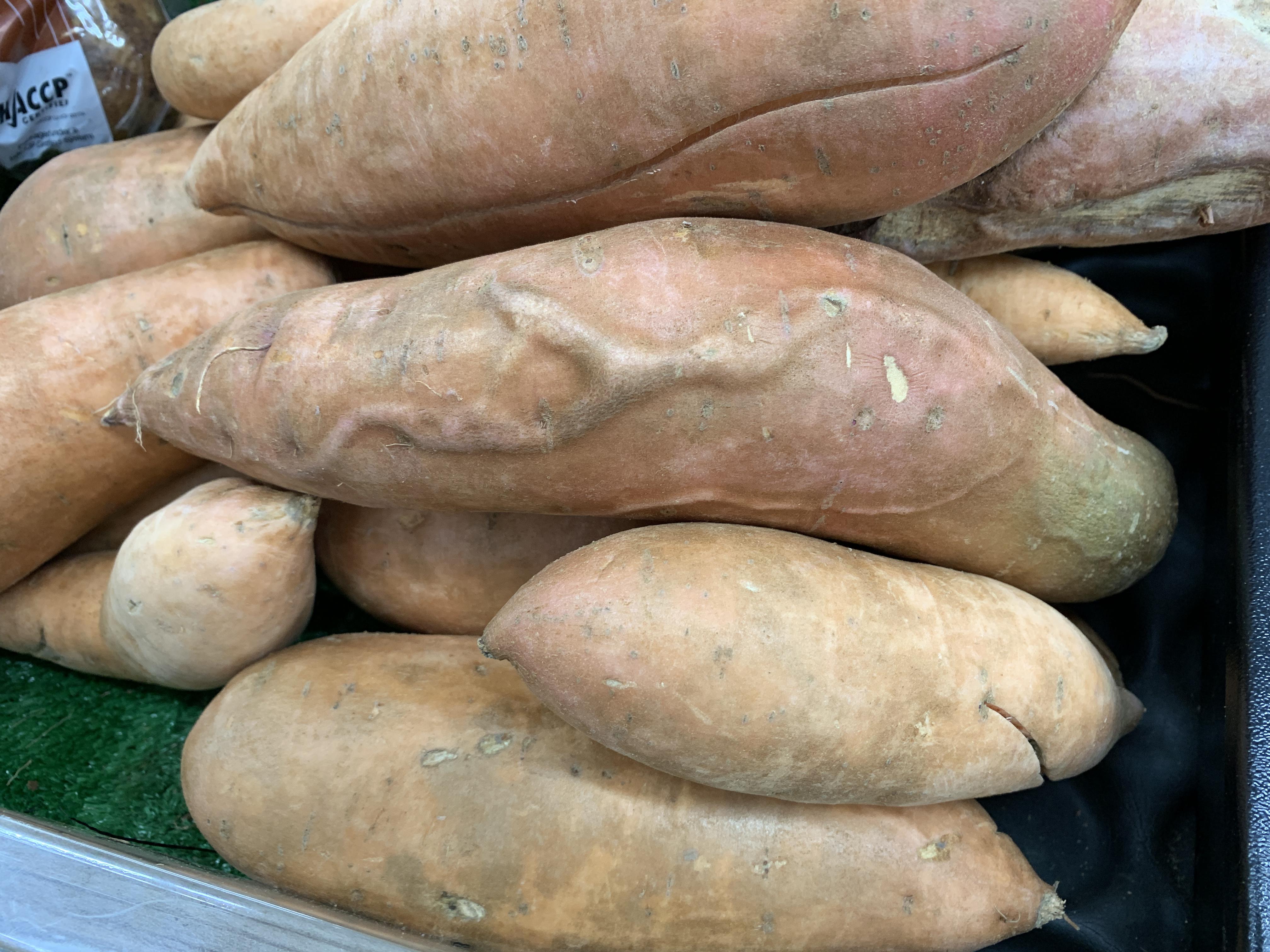This swollen sweet potato r/mildlyinteresting