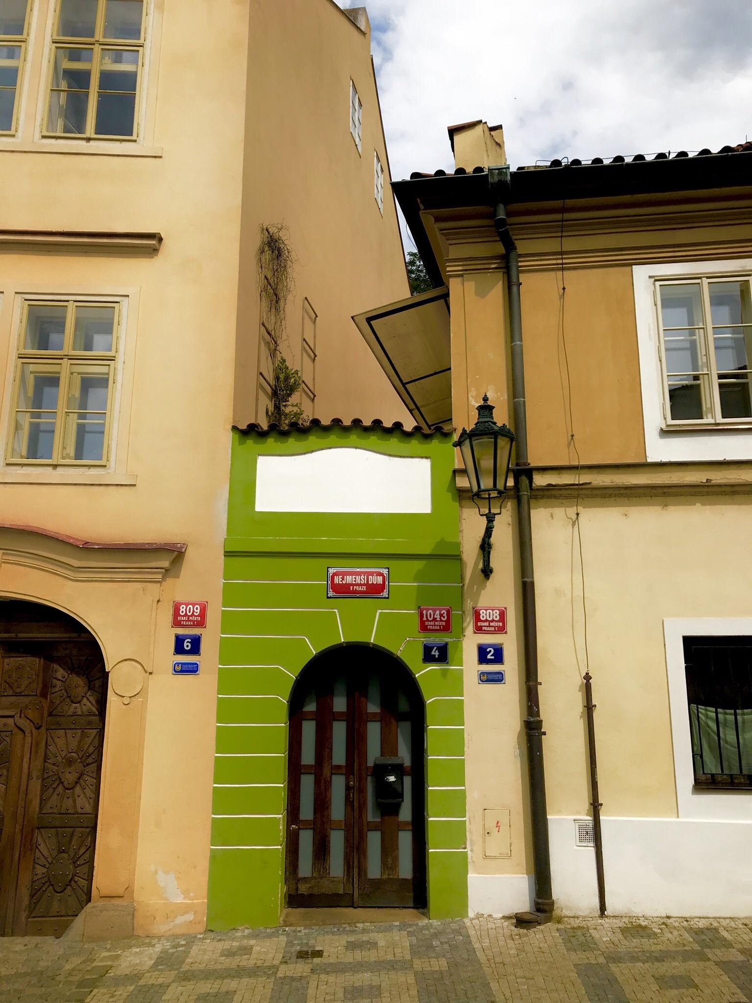 Smallest house in Prague r/AccidentalWesAnderson