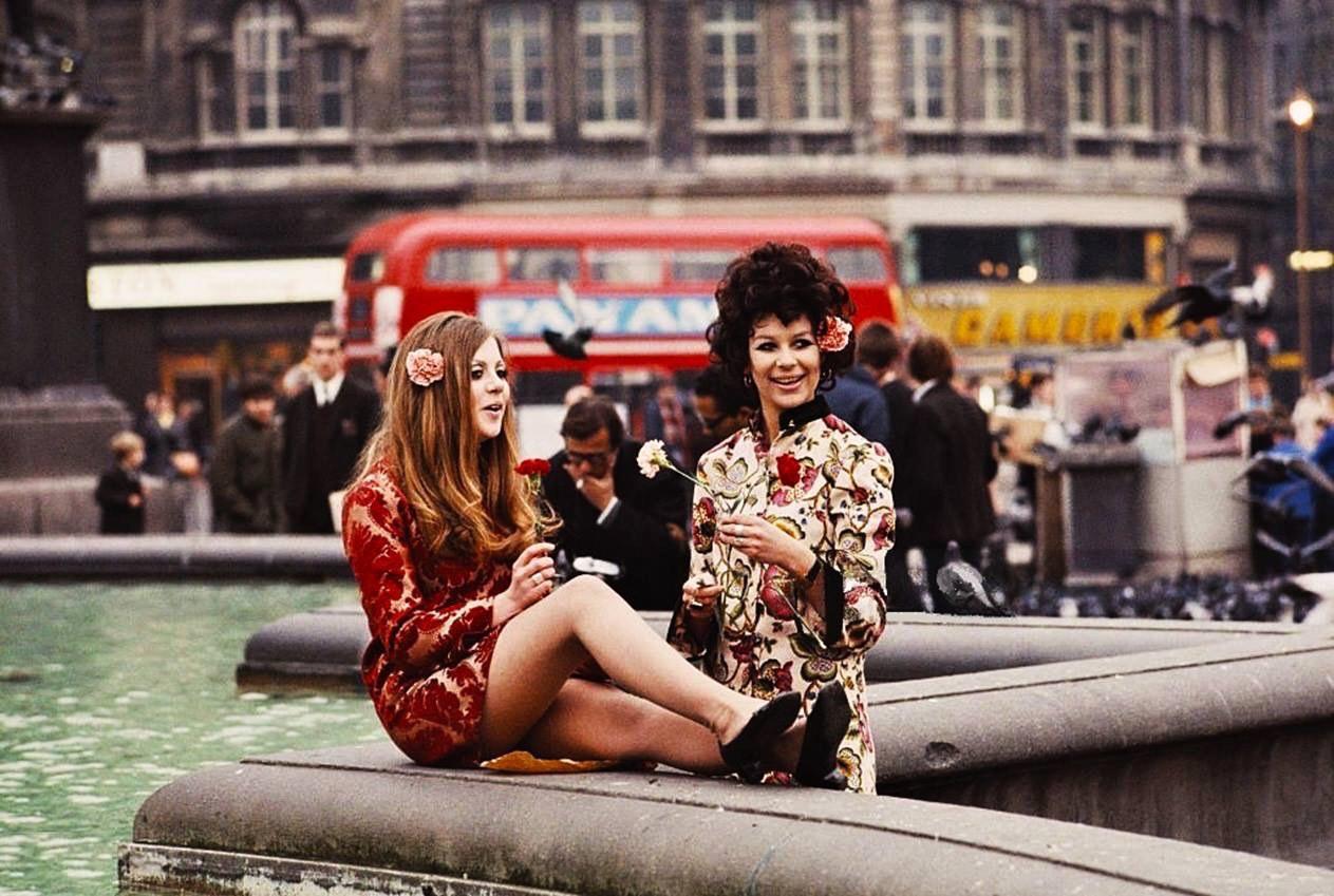 Trafalgar Square, London in November 1967. r/TheWayWeWere