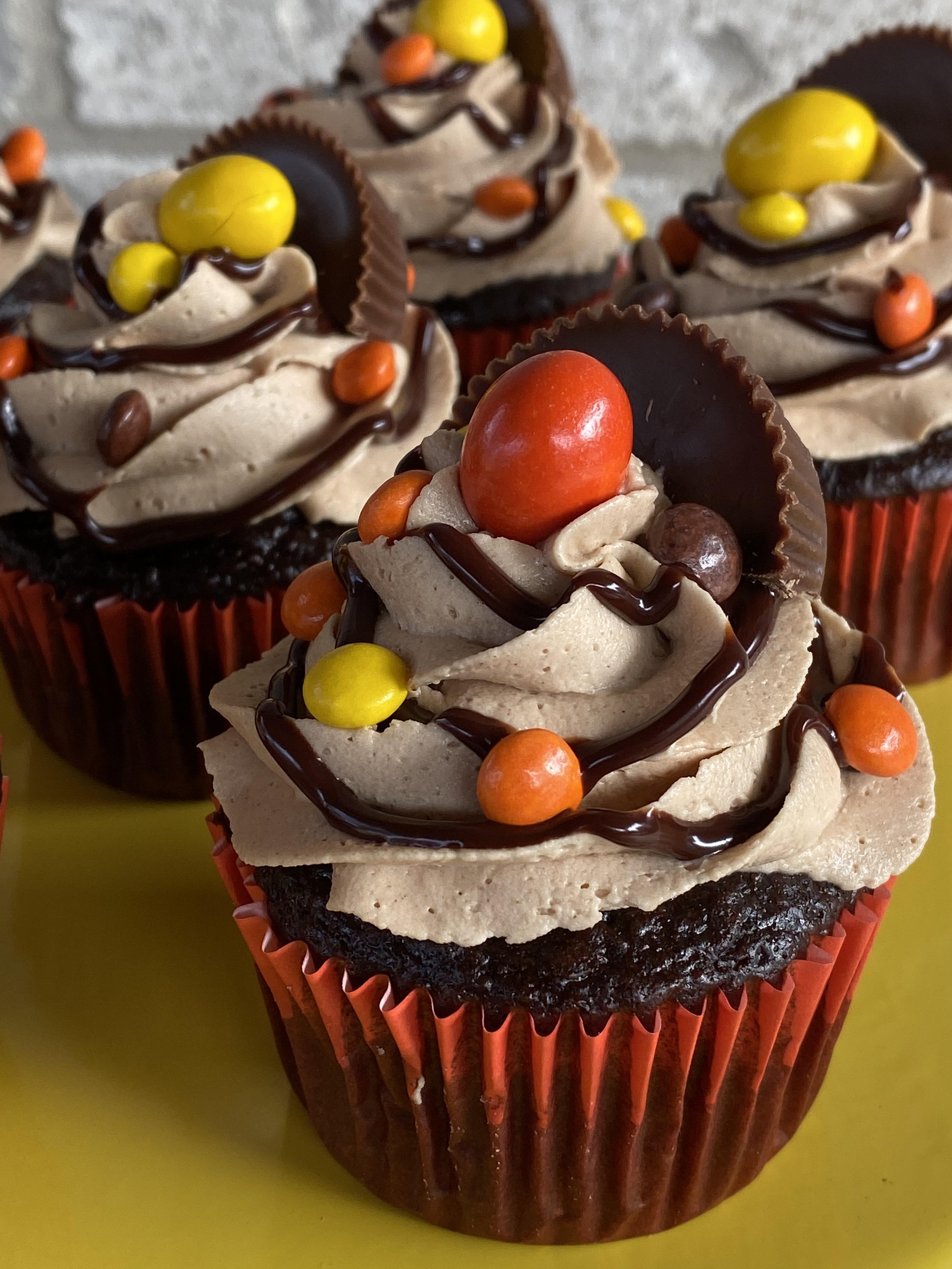 [Homemade] Reese’s cupcakes r/food