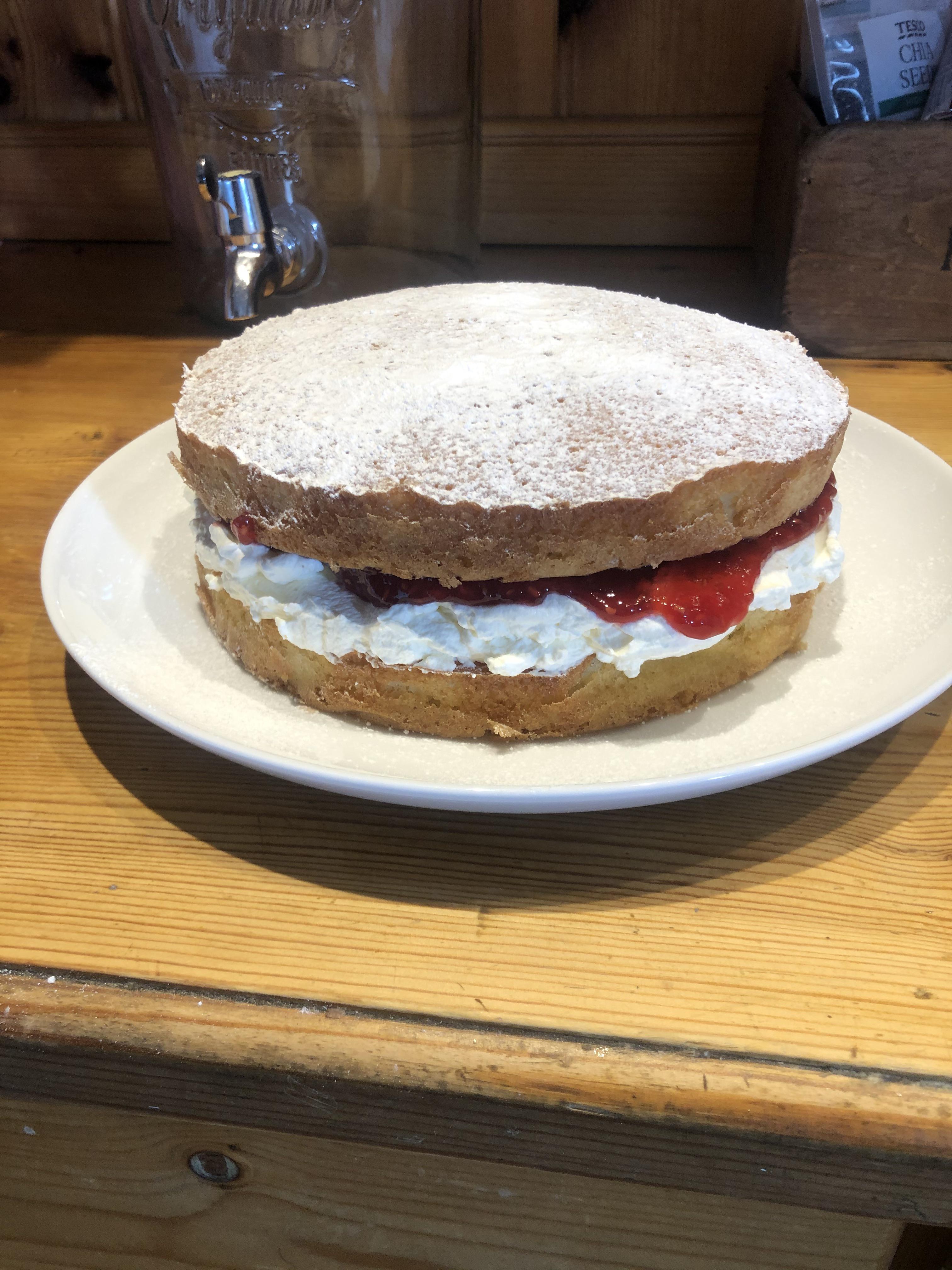 [Homemade] Victoria Sponge r/food