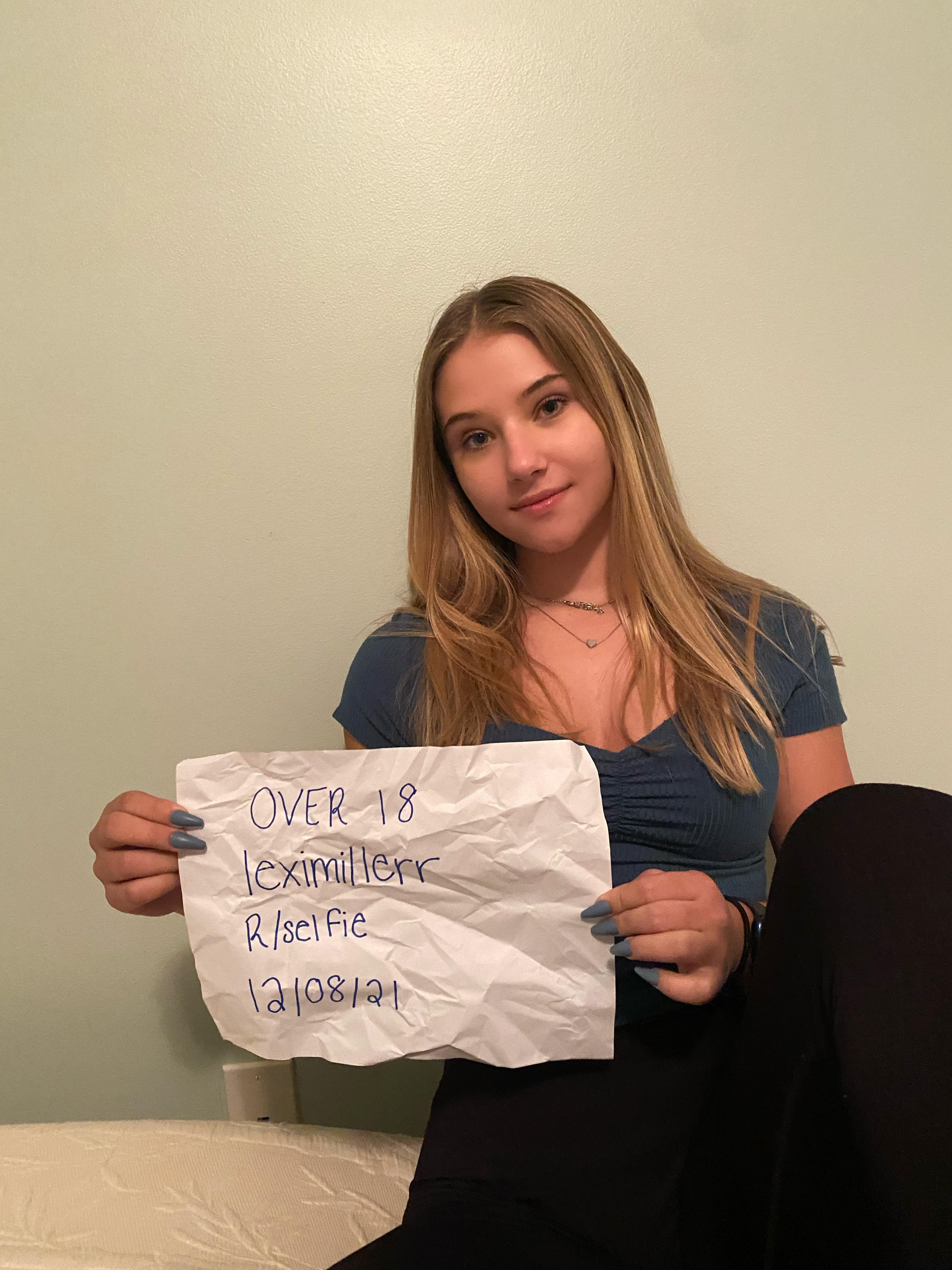 (18+ female) : selfie