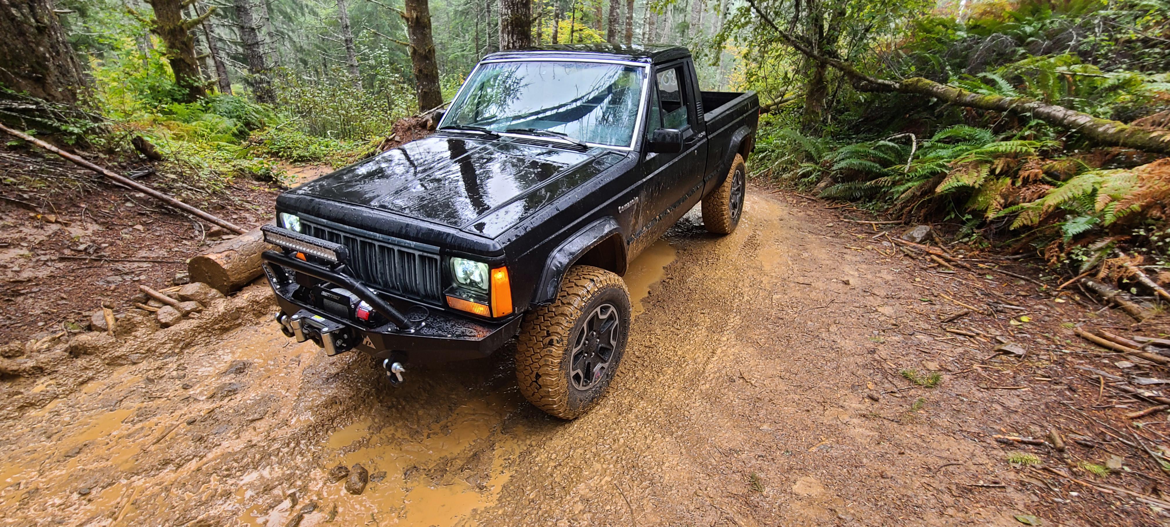 Couldn't find another 2 door XJ so I had to settle for this r/Jeep