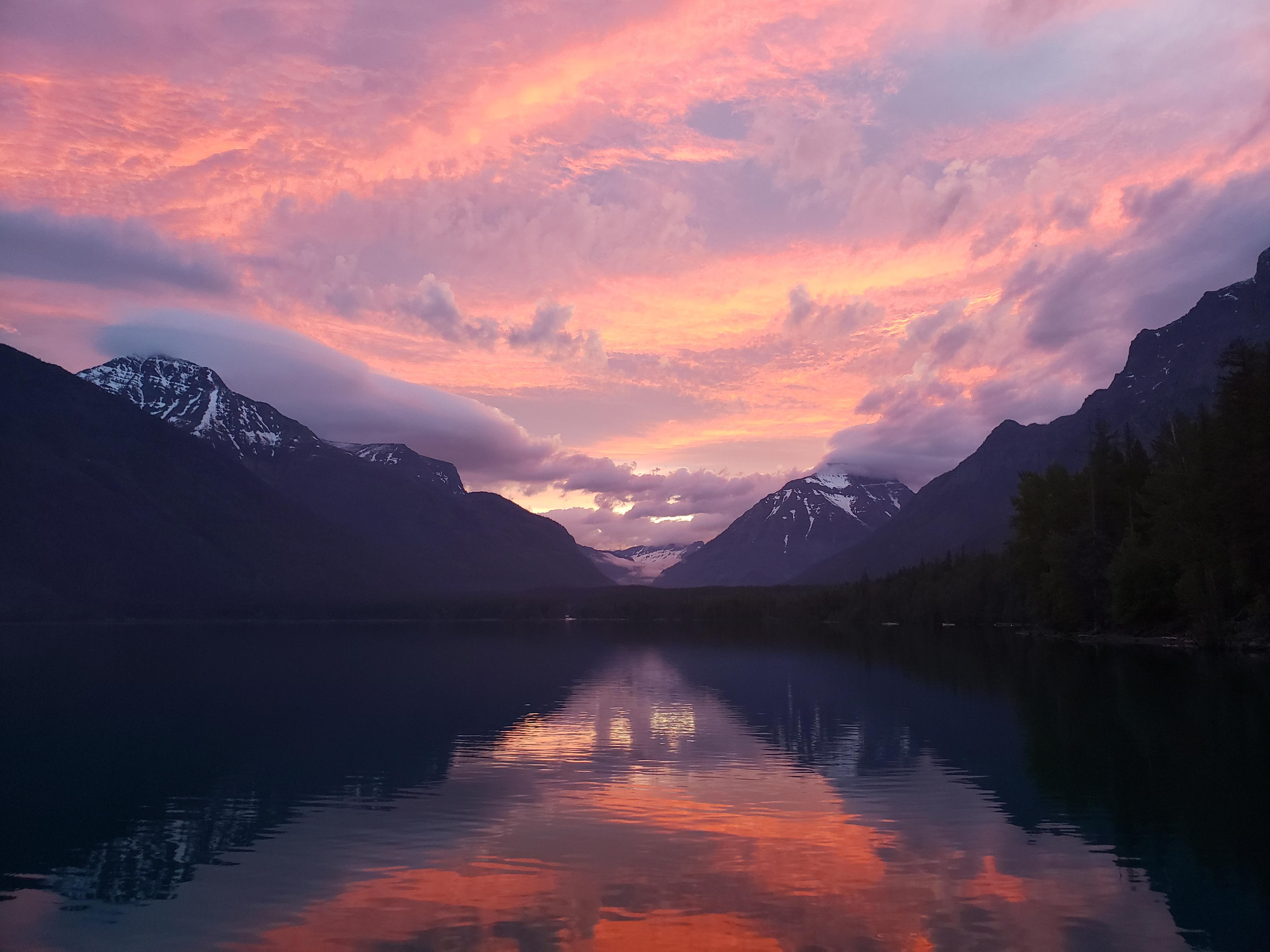 Sunrise at Lake McDonald, Montana [OC] [4032×3024] r/EarthPorn