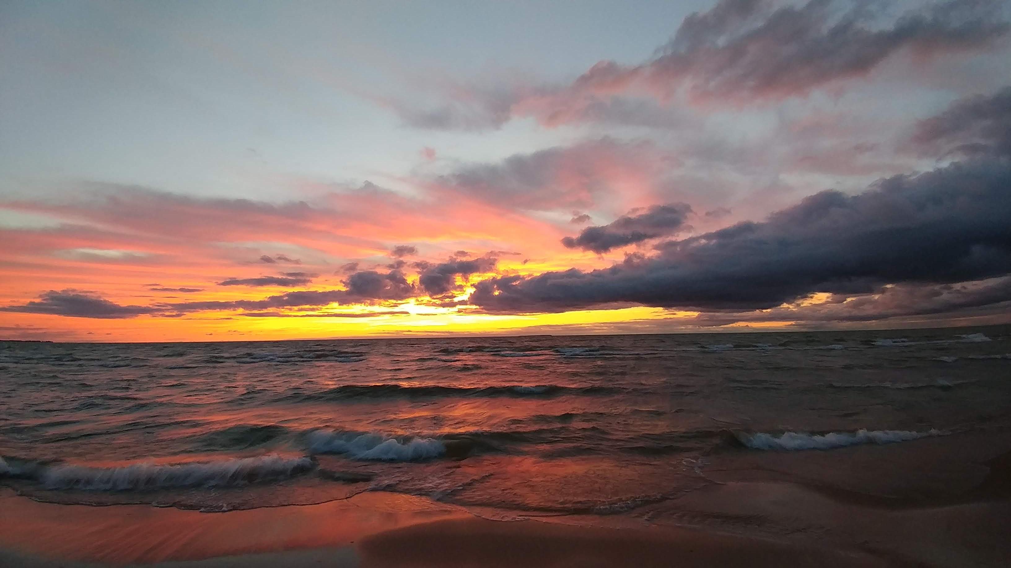 A view of Saginaw Bay from Caseville, Michigan r/lgv20