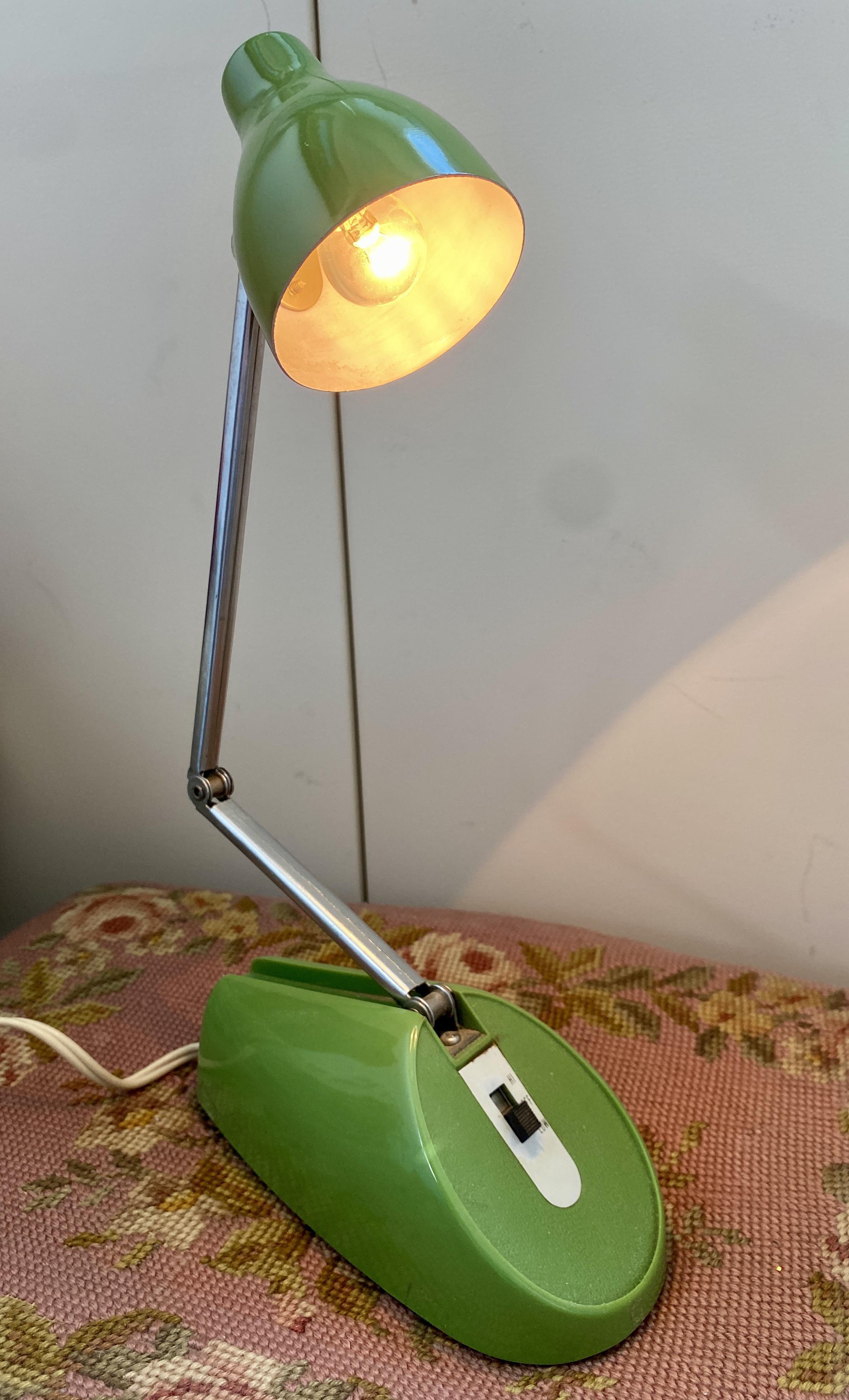 Mid Century Avocado Green Hamilton Industries Model HC18 desk lamp r