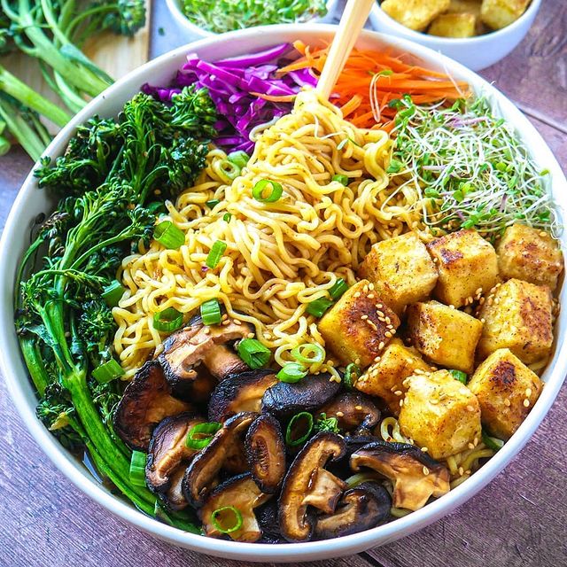 Vegan Ramen with Miso, Ginger and Shiitake Broth r/Vegan__Sensei