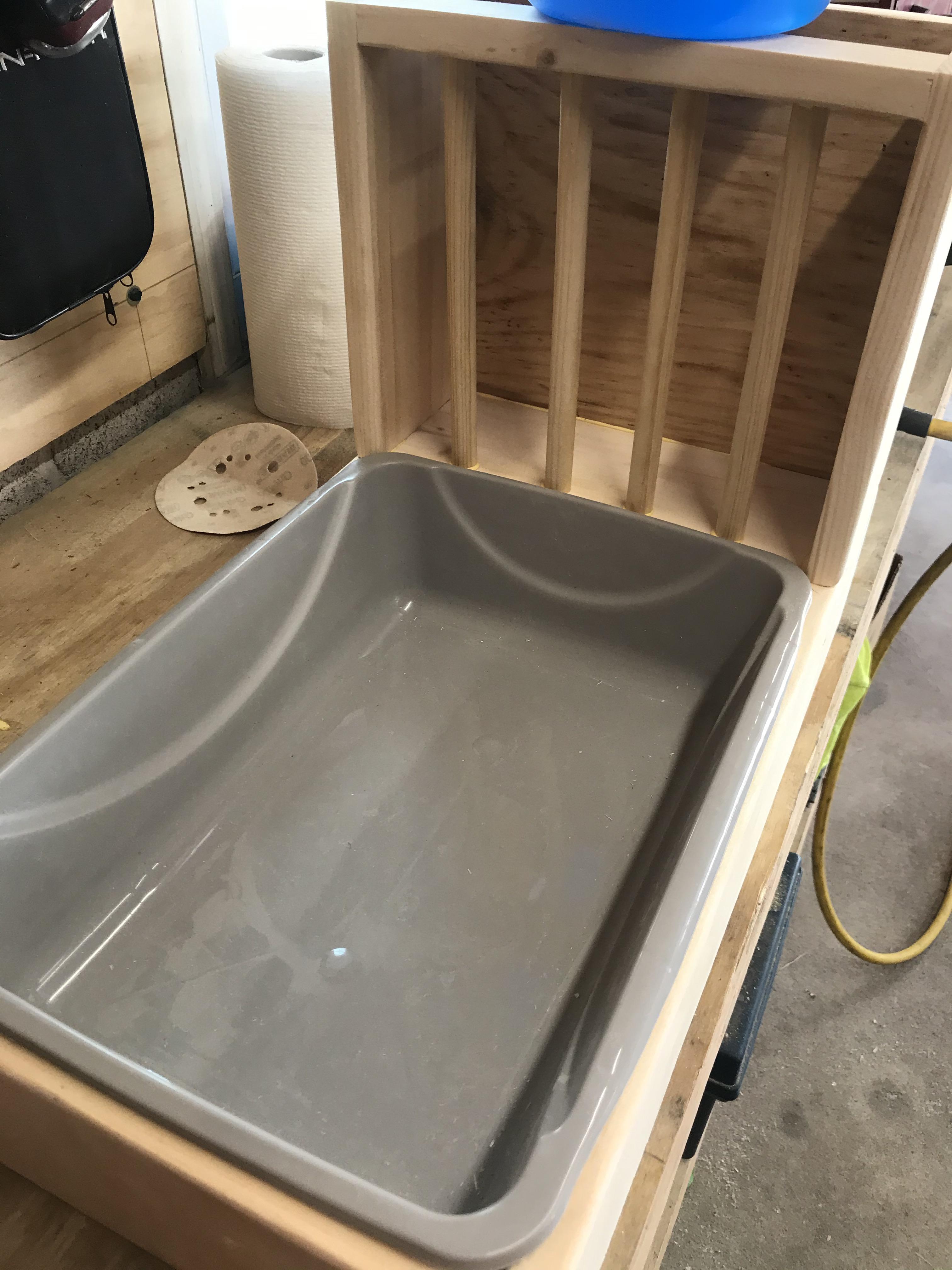 My dad built this hay dispenser for my lil bub Woodford 🥺🥺 (inspo from