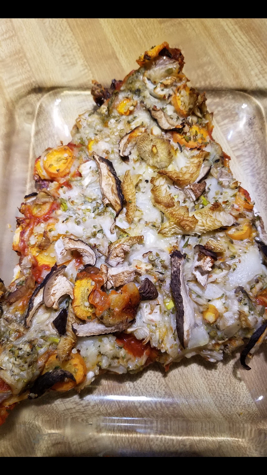 FINALLY TRIED MIYOKOS LIQUID MOZZ Homemade pizza (minus the crust and cheese) r/vegan