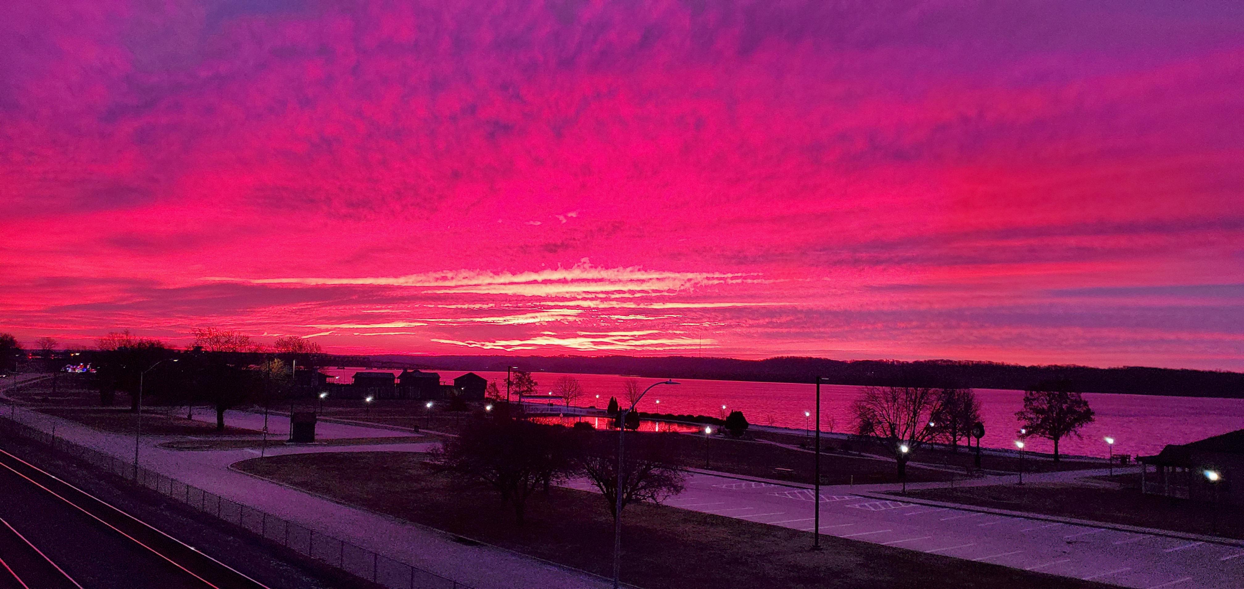 We had the prettiest sunrise in Iowa today! r/SkyPorn
