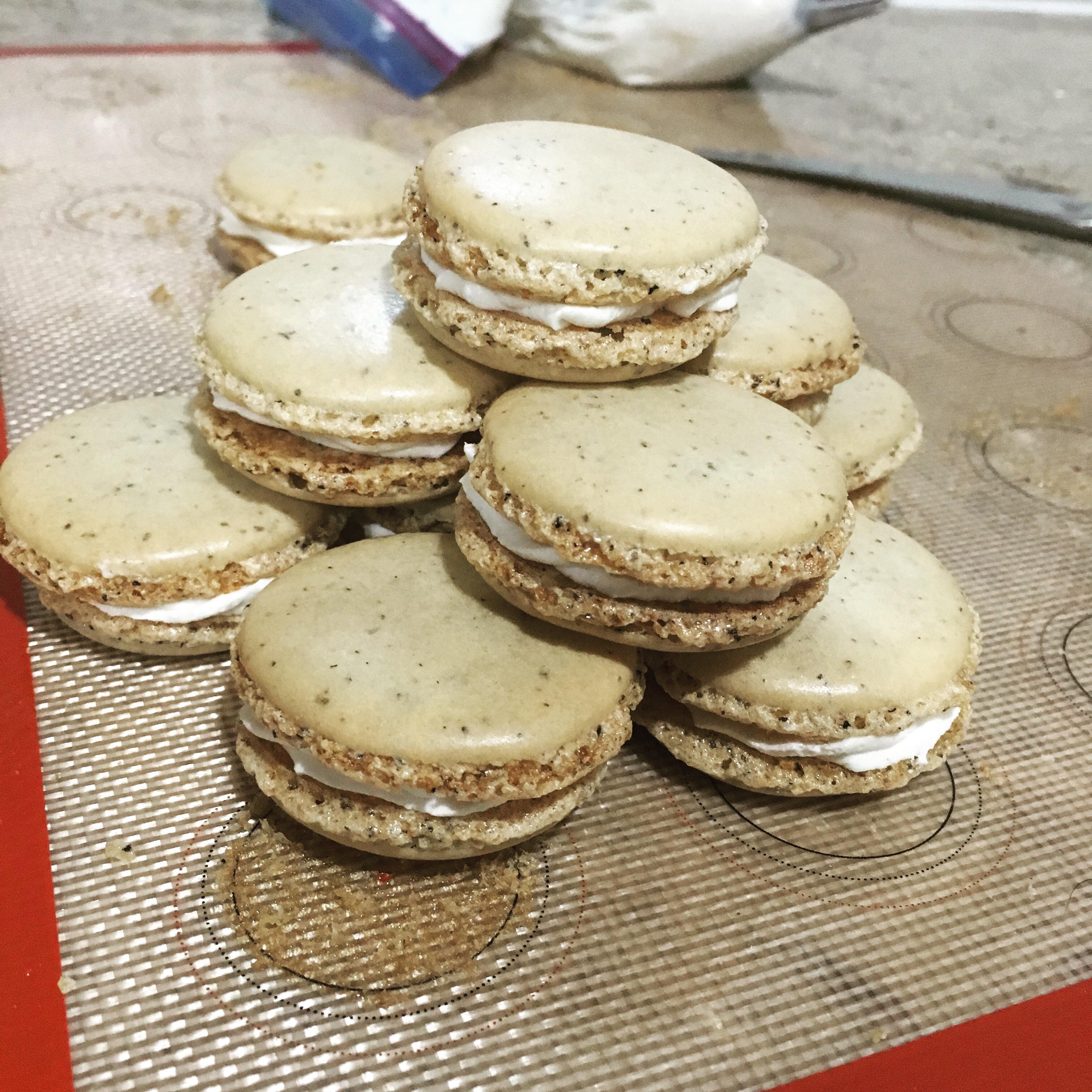 [homemade] Earl Grey macarons and vanilla buttercream frosting r/food