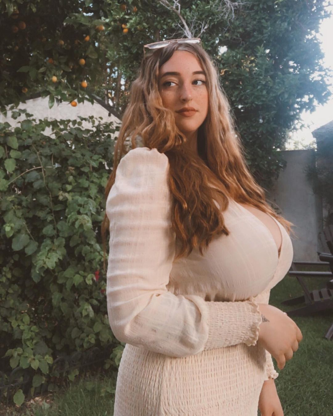 HAZEL MAY 😳 : biggerthanherhead