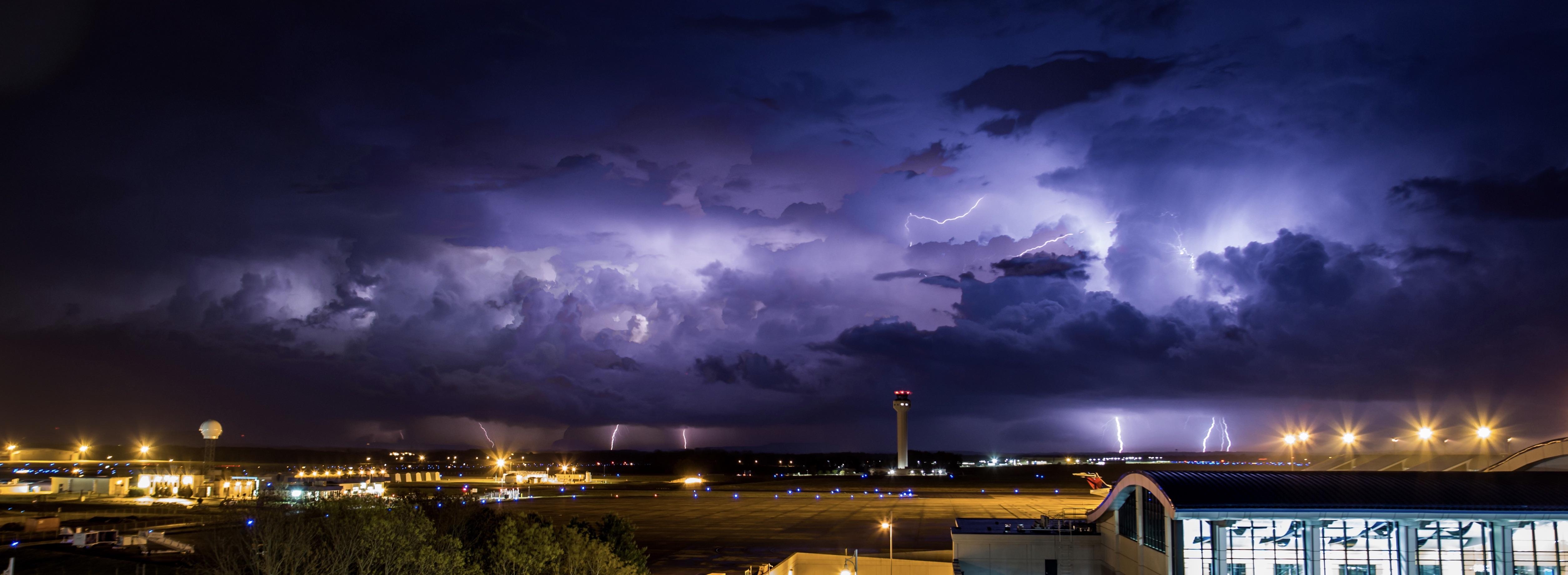 Lots of lightning in Huntsville Alabama last night/this morning r/weather