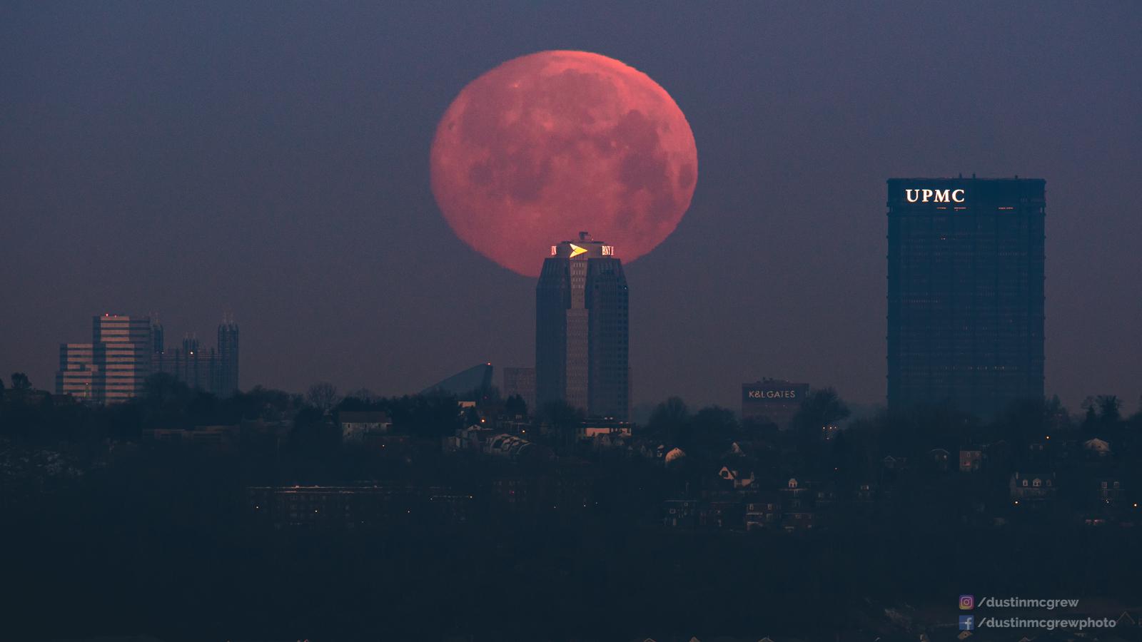 Moonset this morning from almost 10 miles away from the city r/pittsburgh