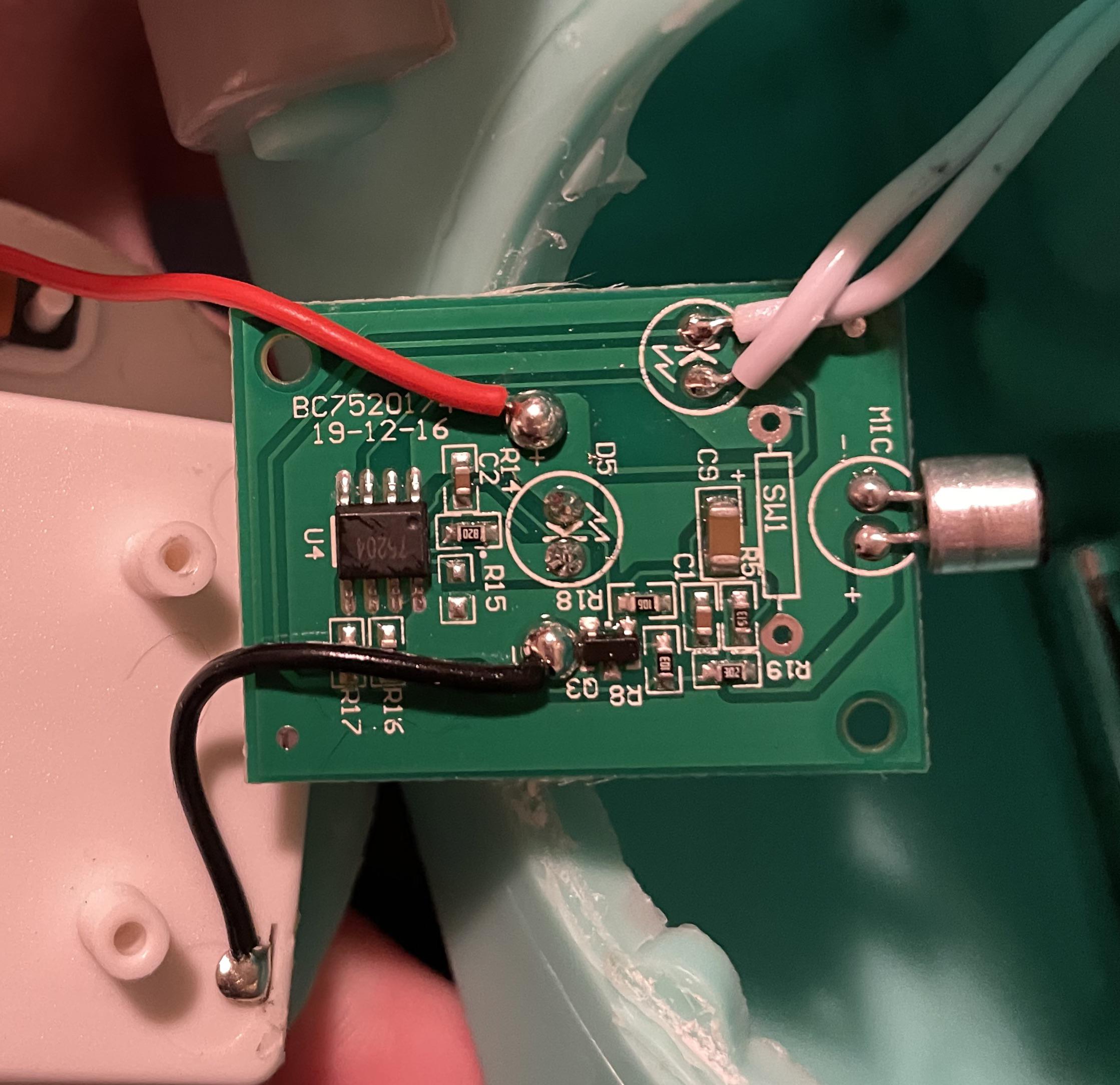 Light flickers but doesn’t stay on. Any obvious problems? : r