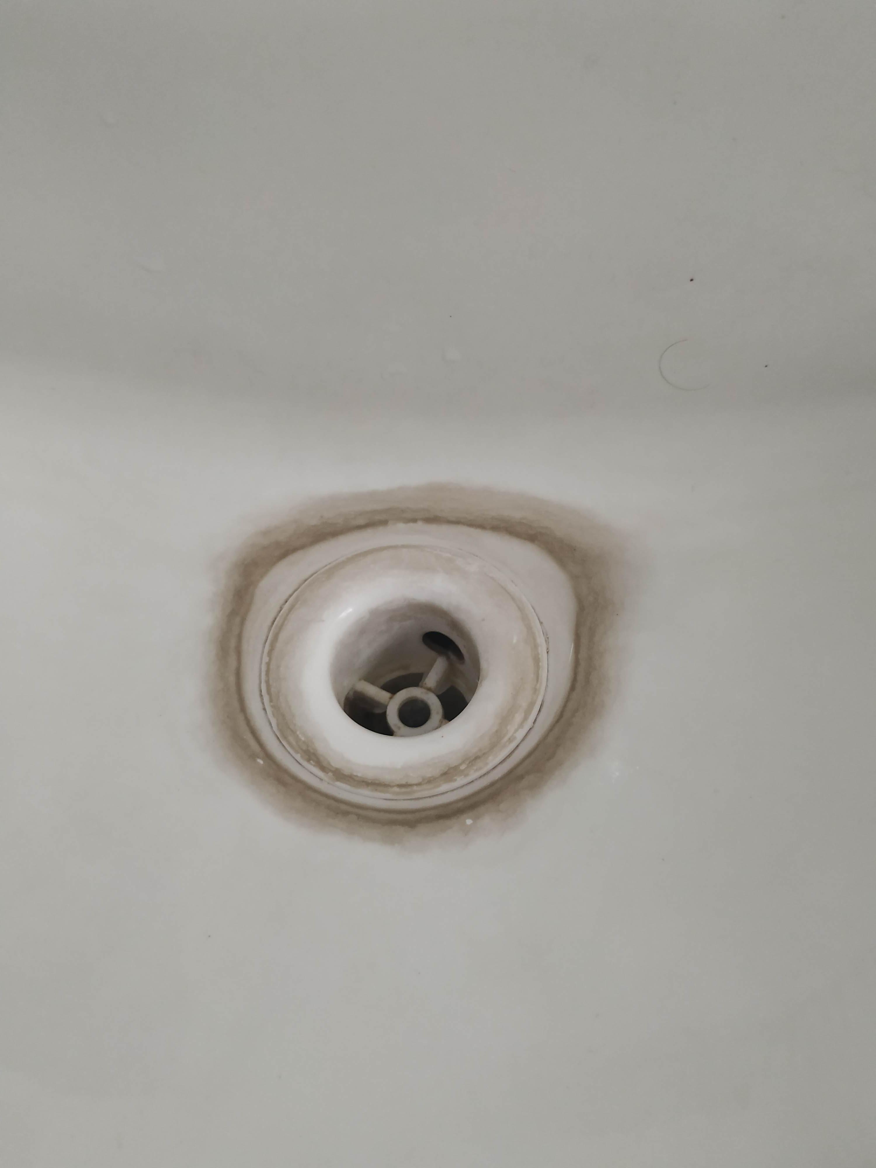 I need help! I don't know how to remove that stain or dirt from the