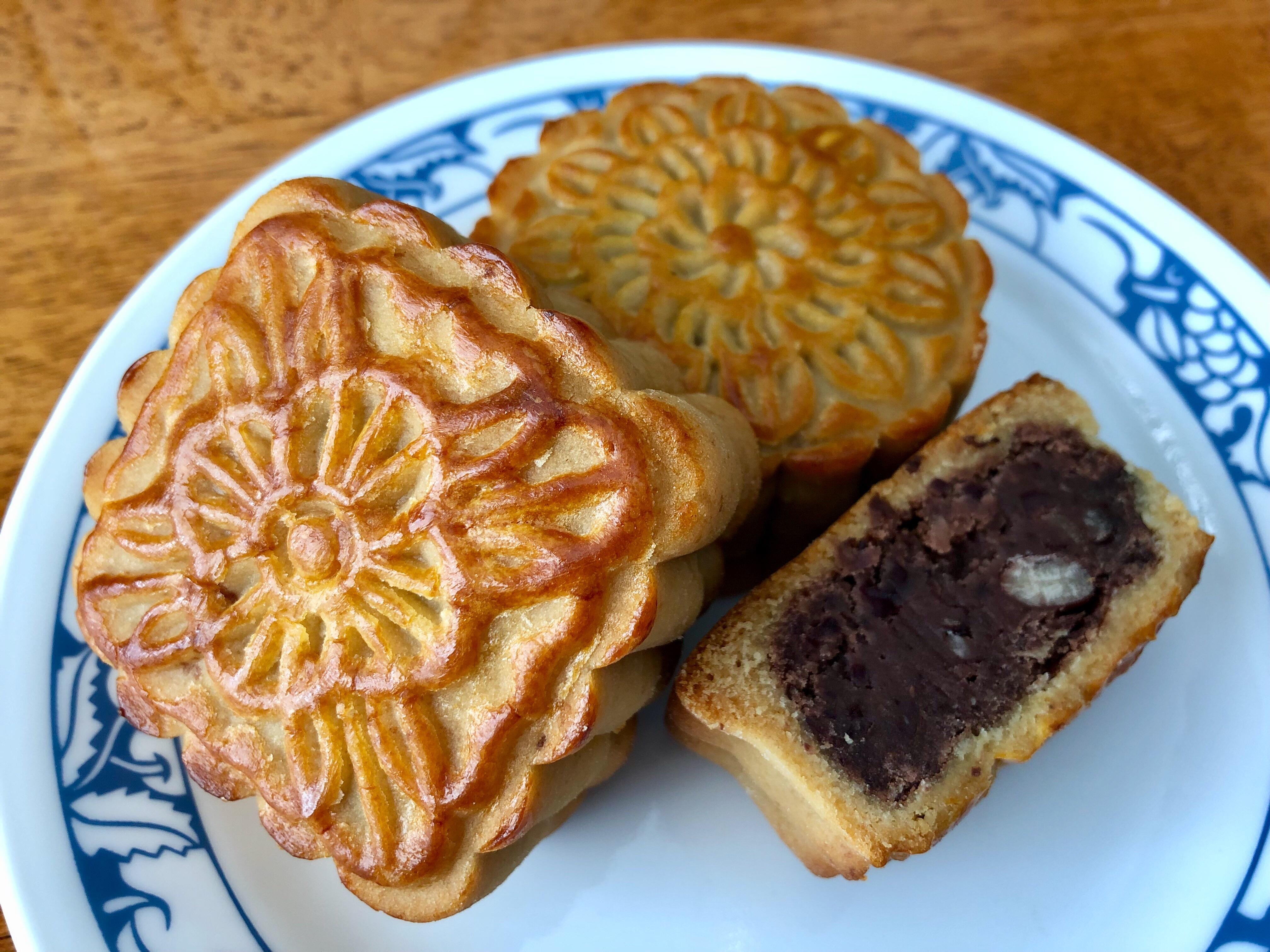[Homemade] Red Bean Mooncakes r/food