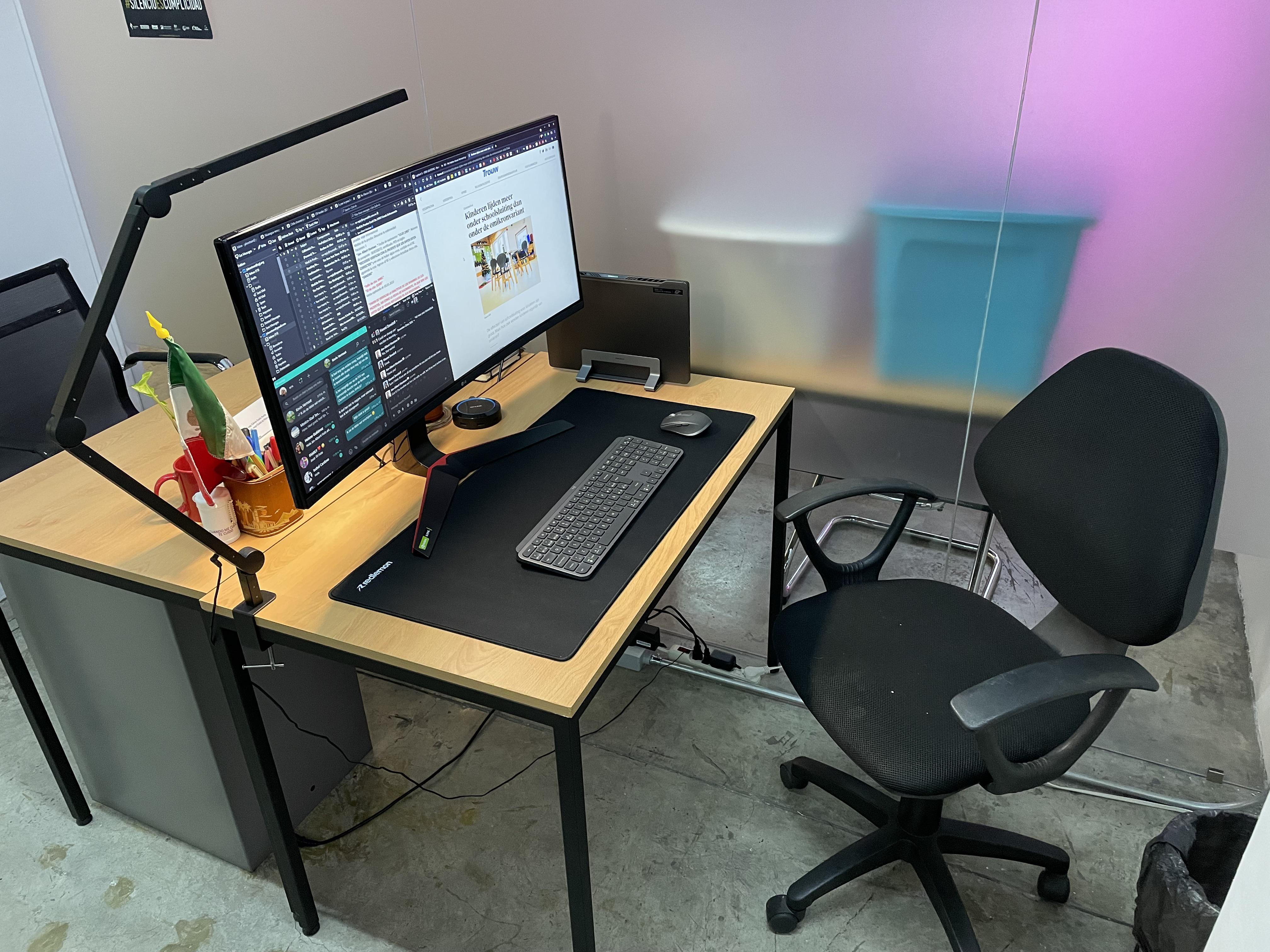 My office setup. Trying to keep it simple. r/desksetup