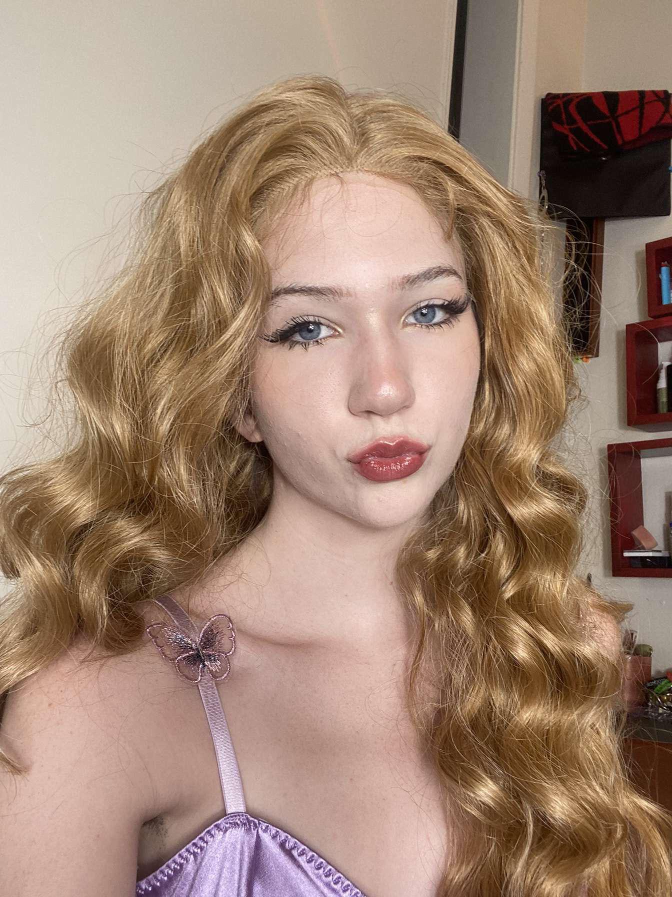 This neighbor next door is blonde :) : SFWNextDoorGirls