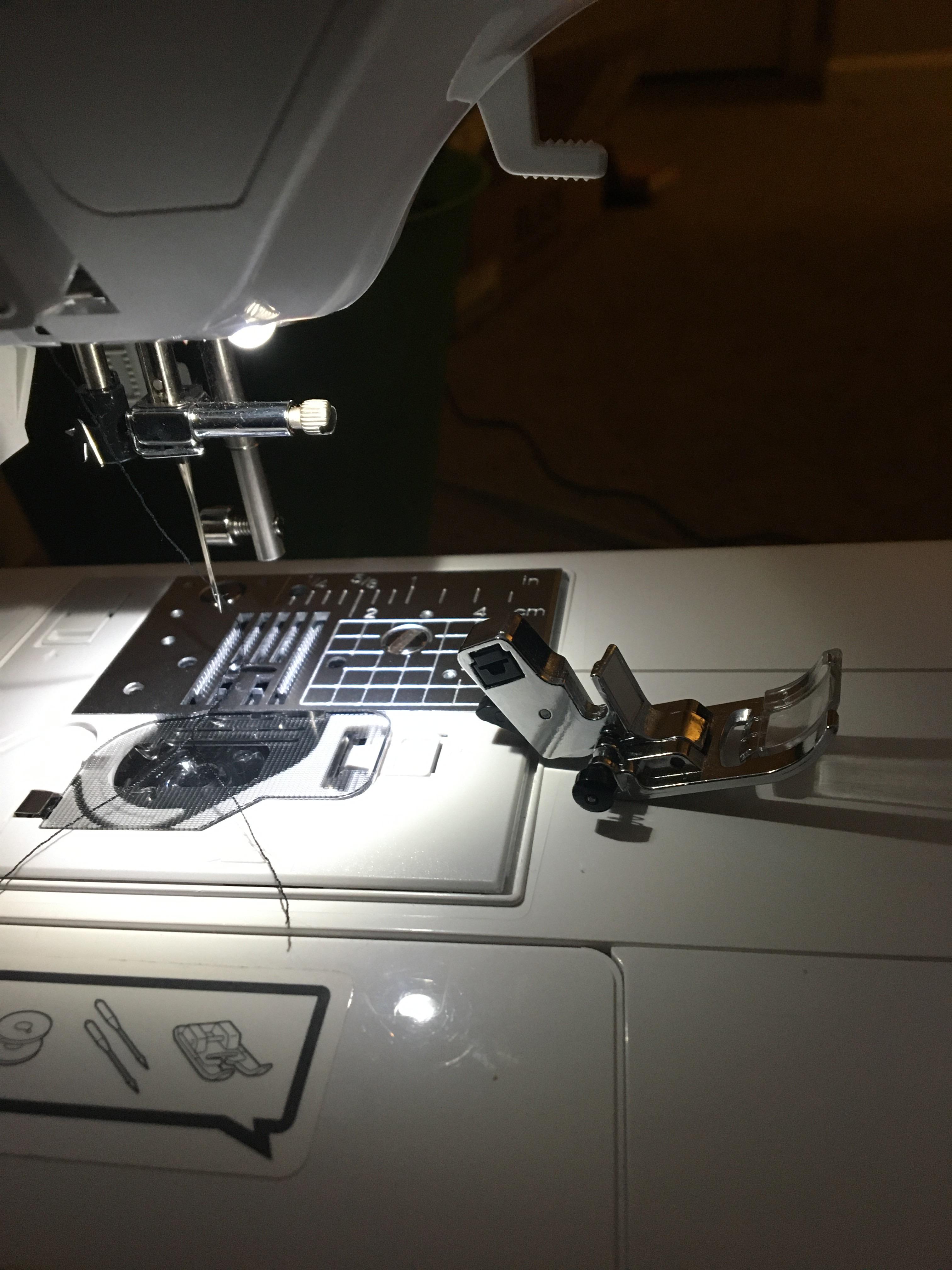 How to fix this?? Presser foot and attachment fell off? r/sewing