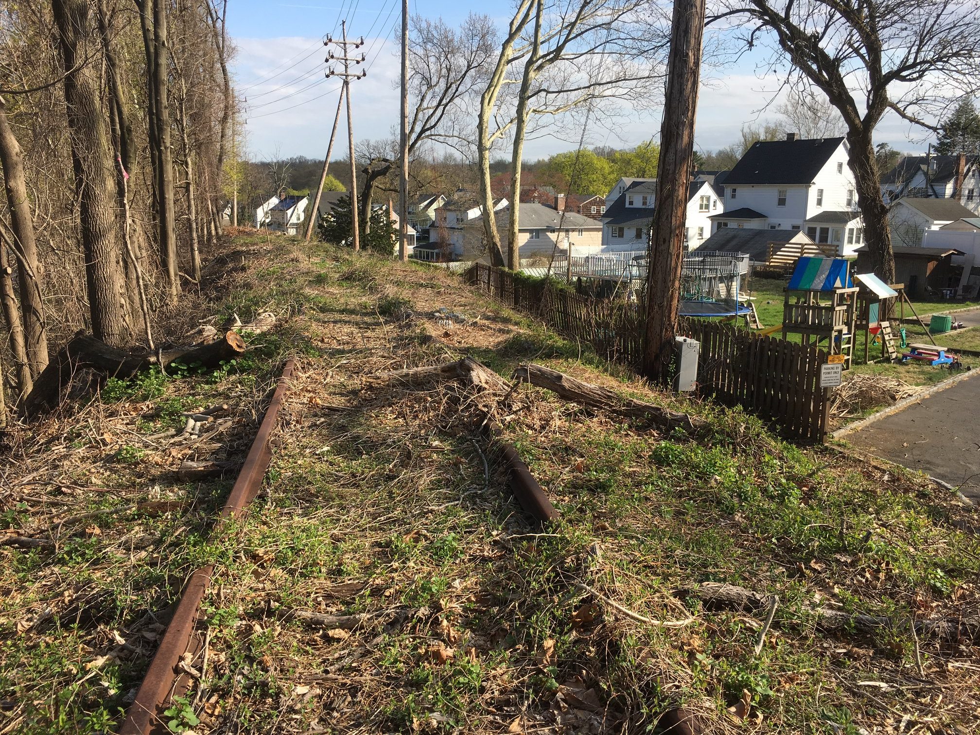 Abandoned railroad tracks on berm above existing homes, Summit, NJ r/AbandonedPorn