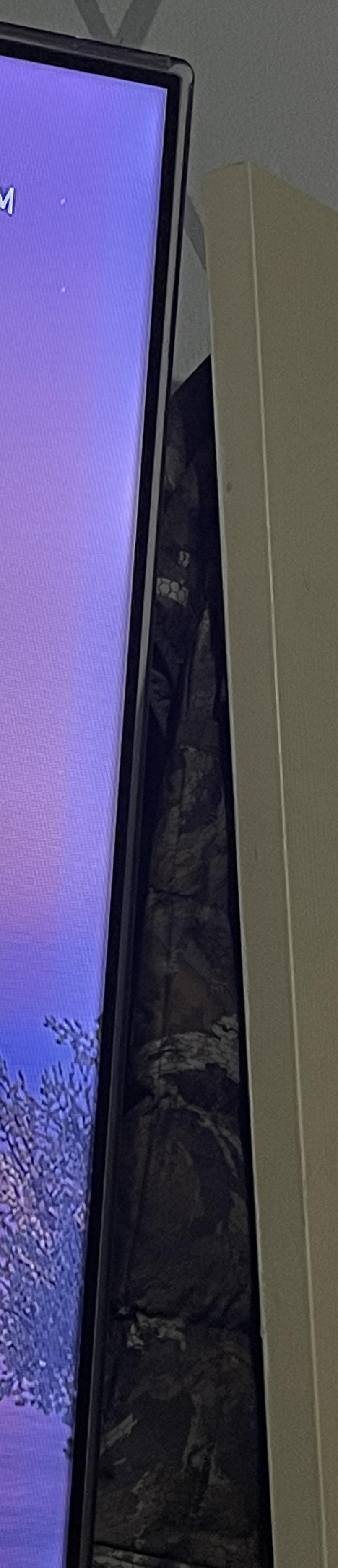 Lines vertical on side screen on Xbox one s is this normal I haven’t