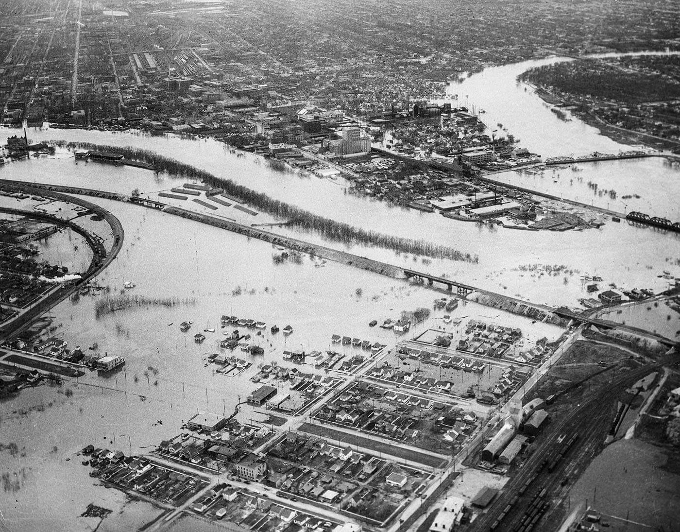 1950 flood. North St Boniface & Point Douglas r/Winnipeg