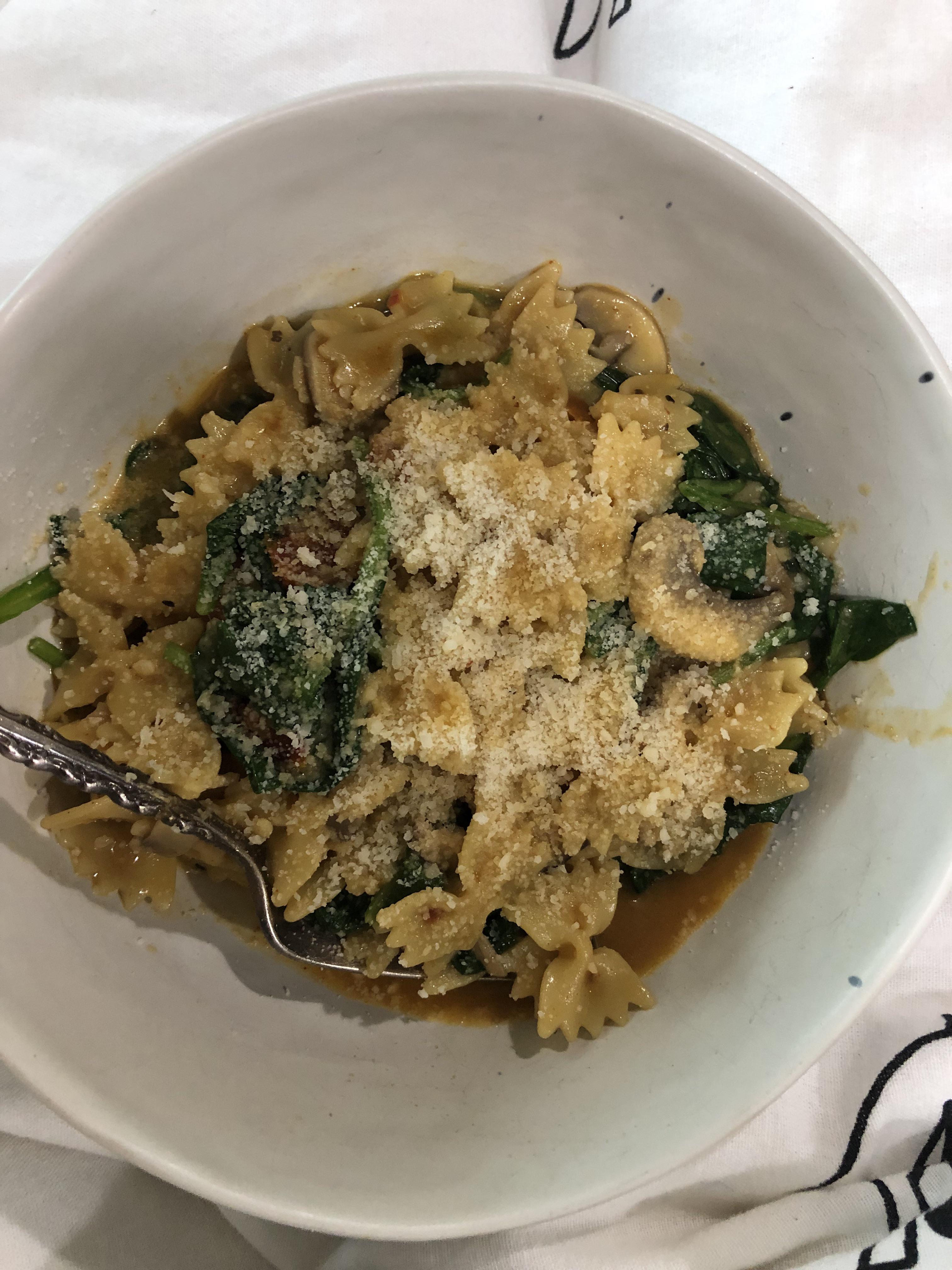 Creamy Onepot Mushroom Pasta from Pick Up Limes ) veganrecipes