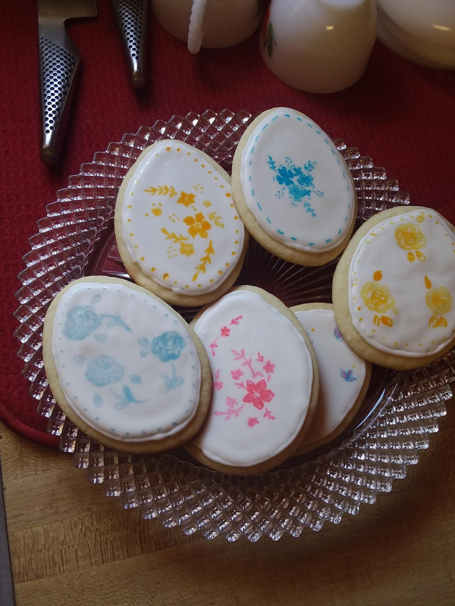 My first attempt at painting royal icing. r/Baking