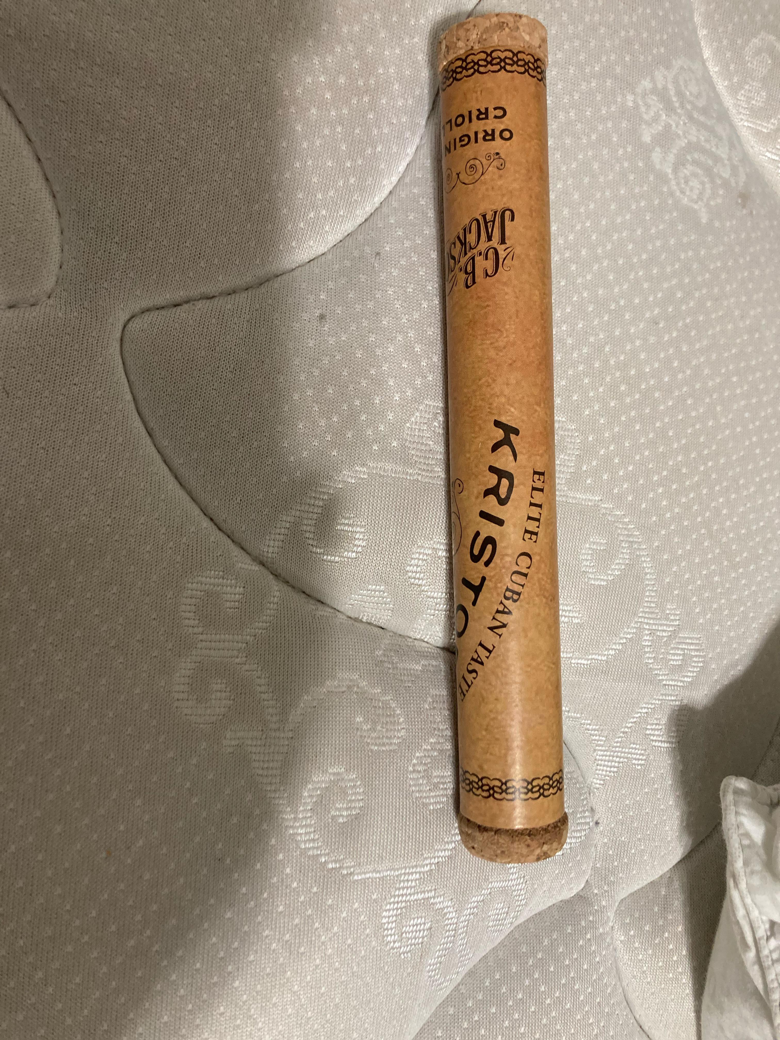 Hello! I was wondering if i can put my cigar back in its container