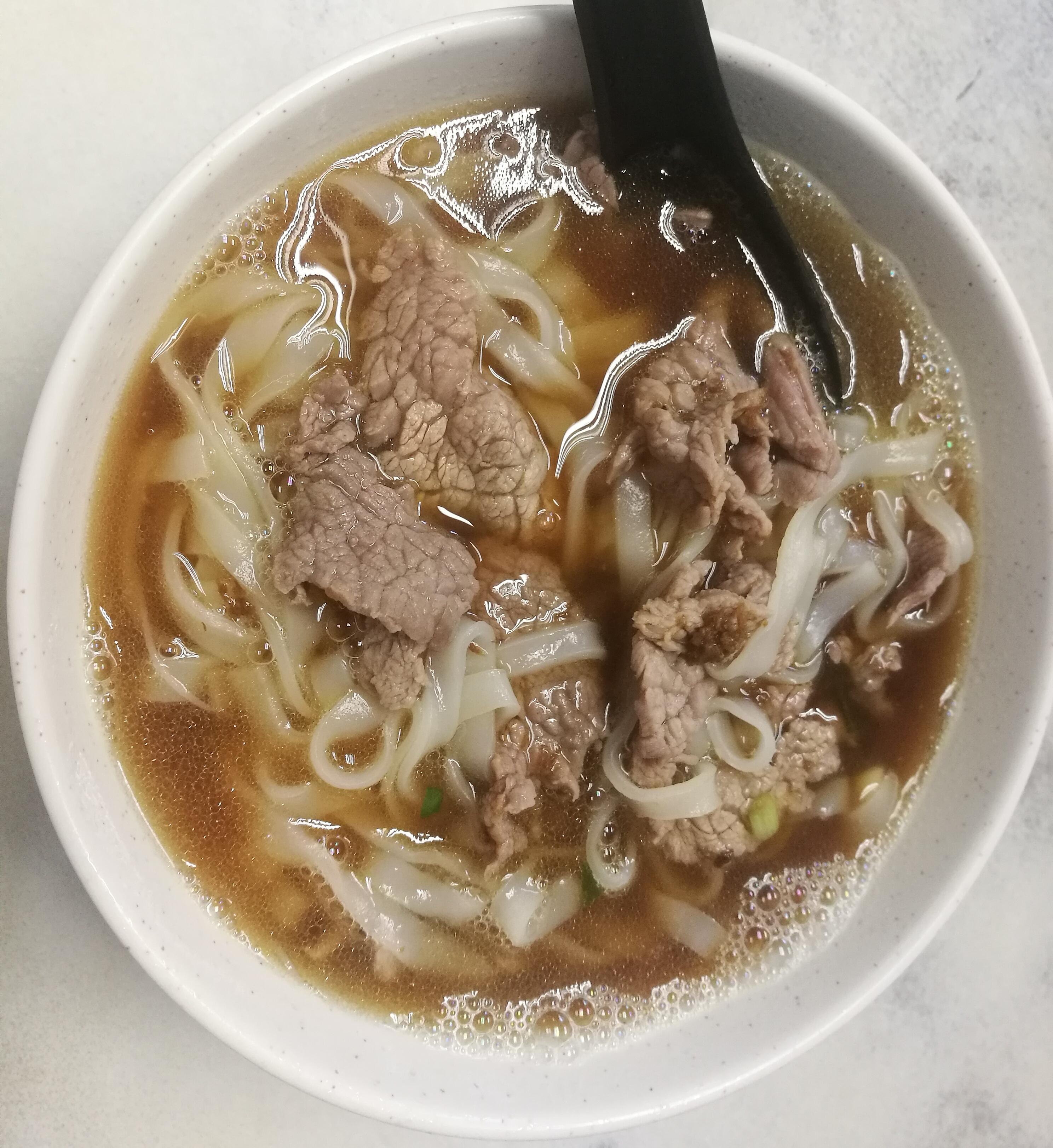 Sliced beef with flat rice noodles soup r/tonightsdinner