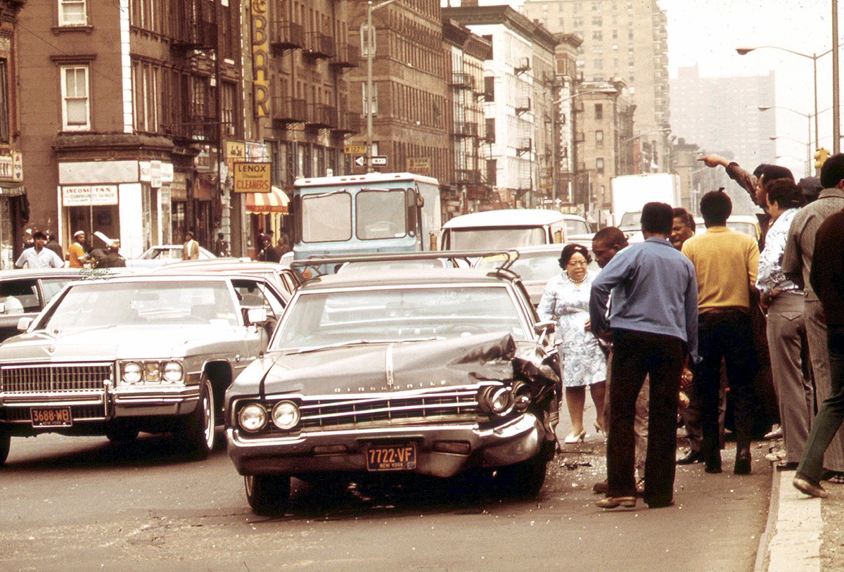 A traffic accident on a crowded street in Harlem. May, 1973. r/Harlem