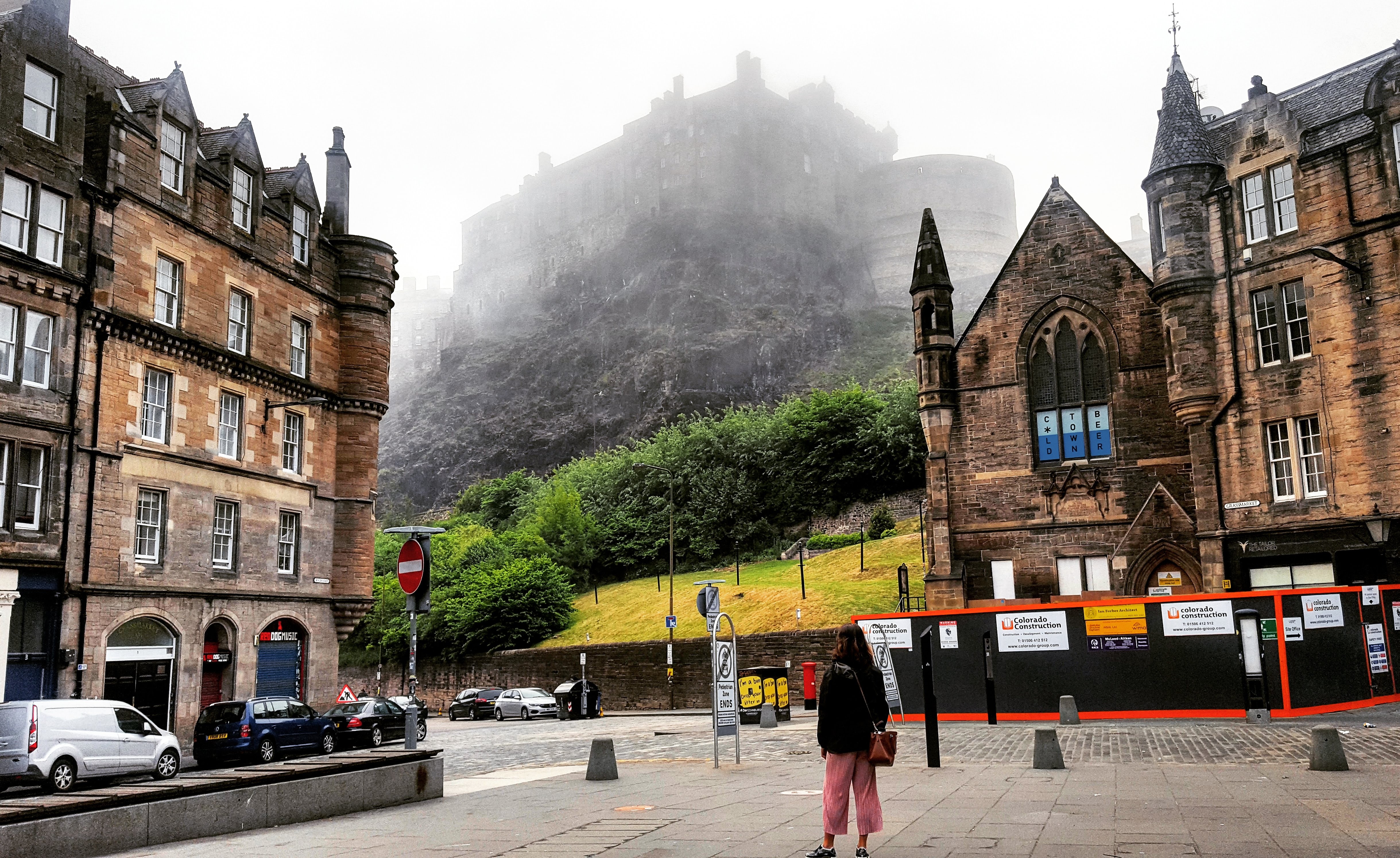 Grassmarket, Edinburgh, Scotland r/CityPorn
