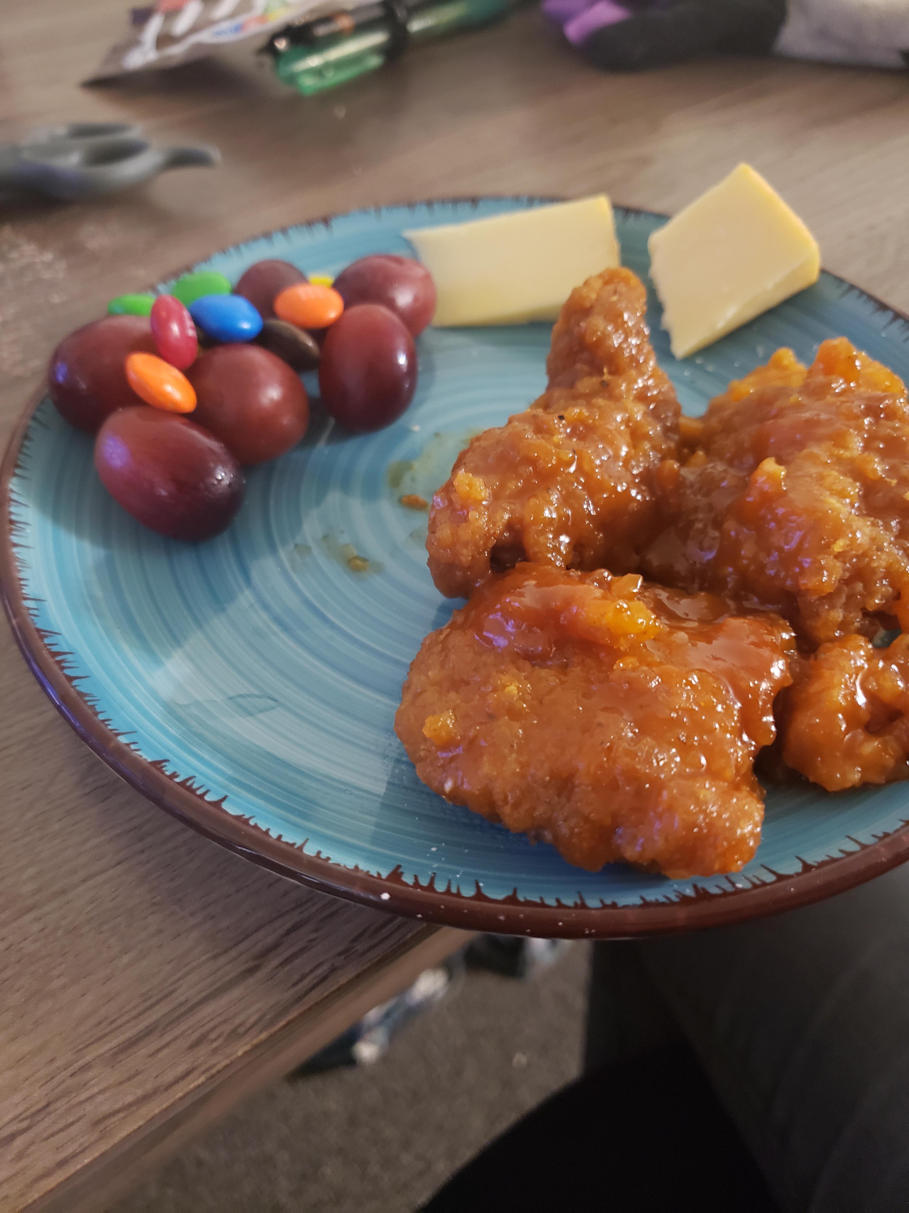 Leftover Buffalo Wings from Pizza Hut, Gouda Cheese, and a small