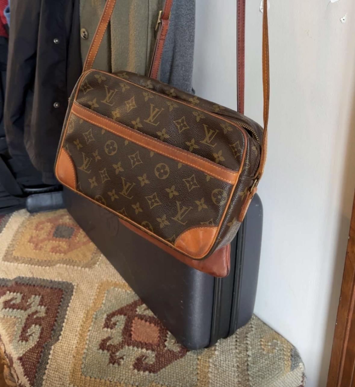 How to get smell out of leather purse r/Leather