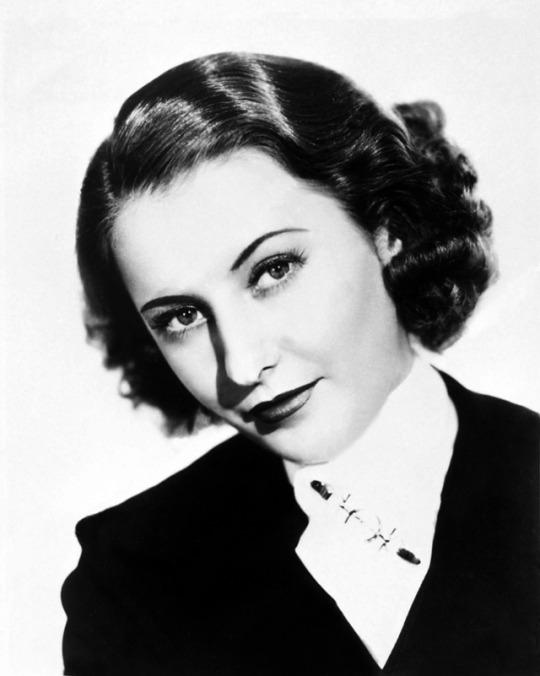 The Woman In Red (1935) r/barbarastanwyck