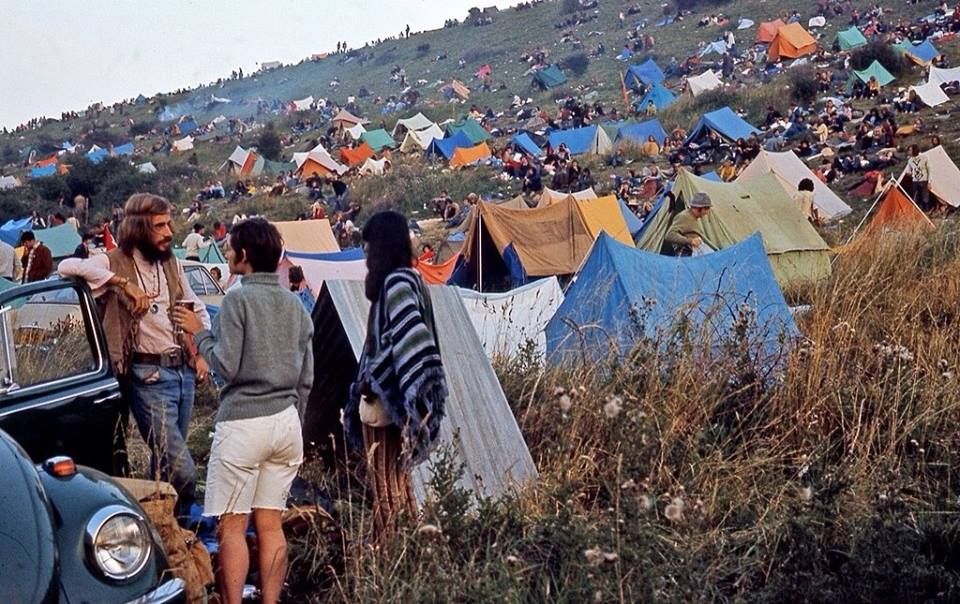 Campers at Woodstock music festival 1969 r/OldSchoolCool