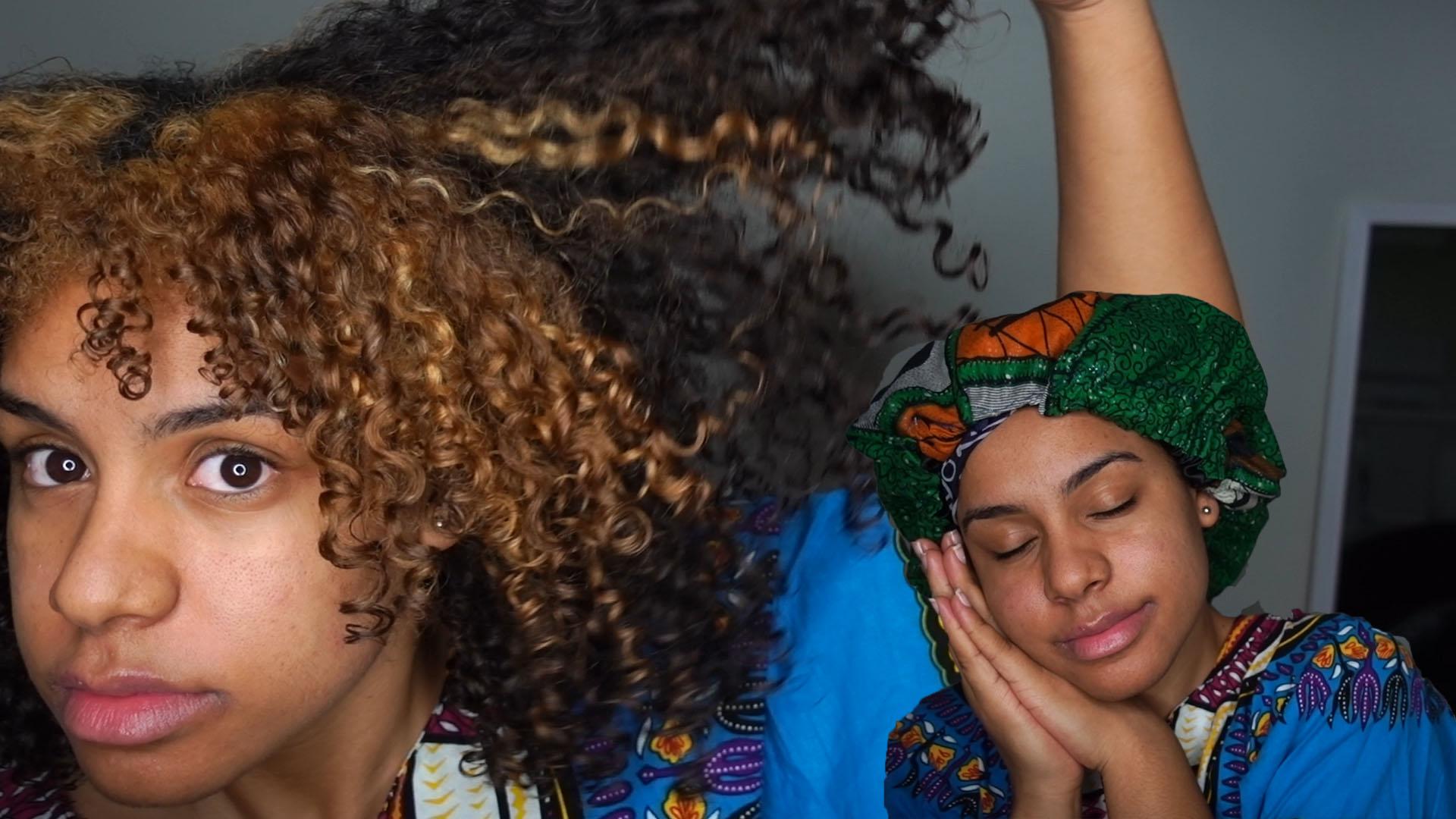 I use a satin scarf and a satin to keep my curls overnight ! And you Do you do the same