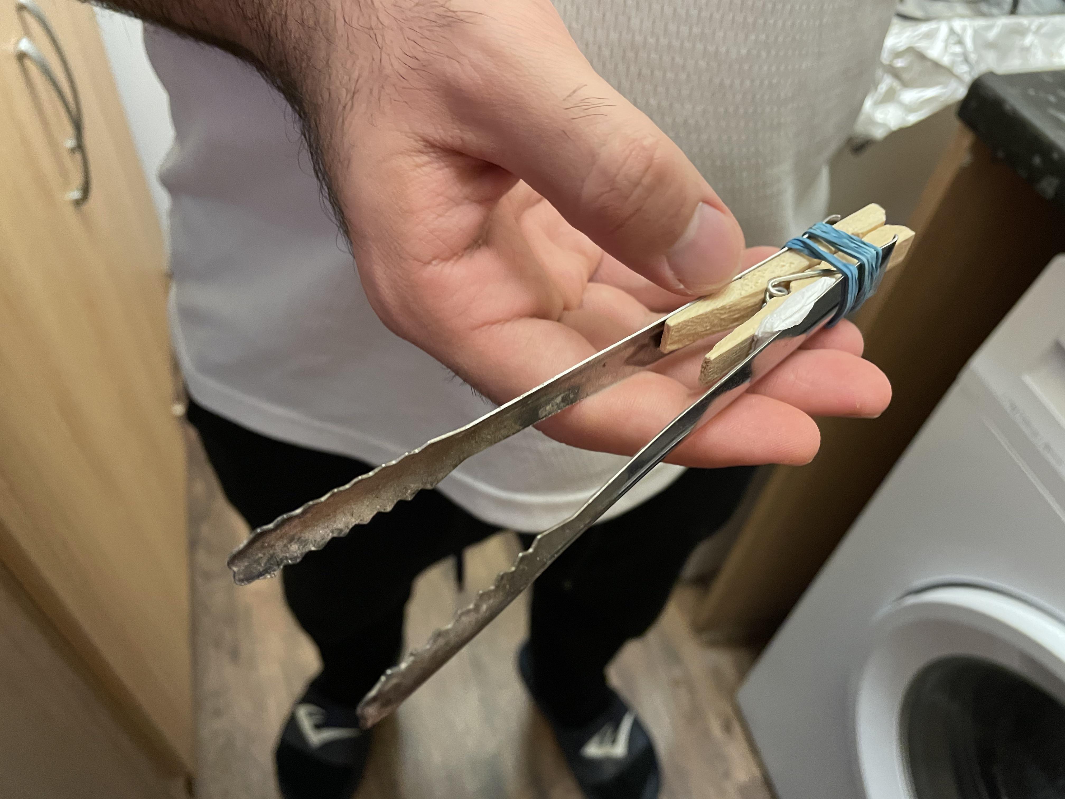 How to fix broken tongs a peg, elastic band and something to pad it out if you want to change