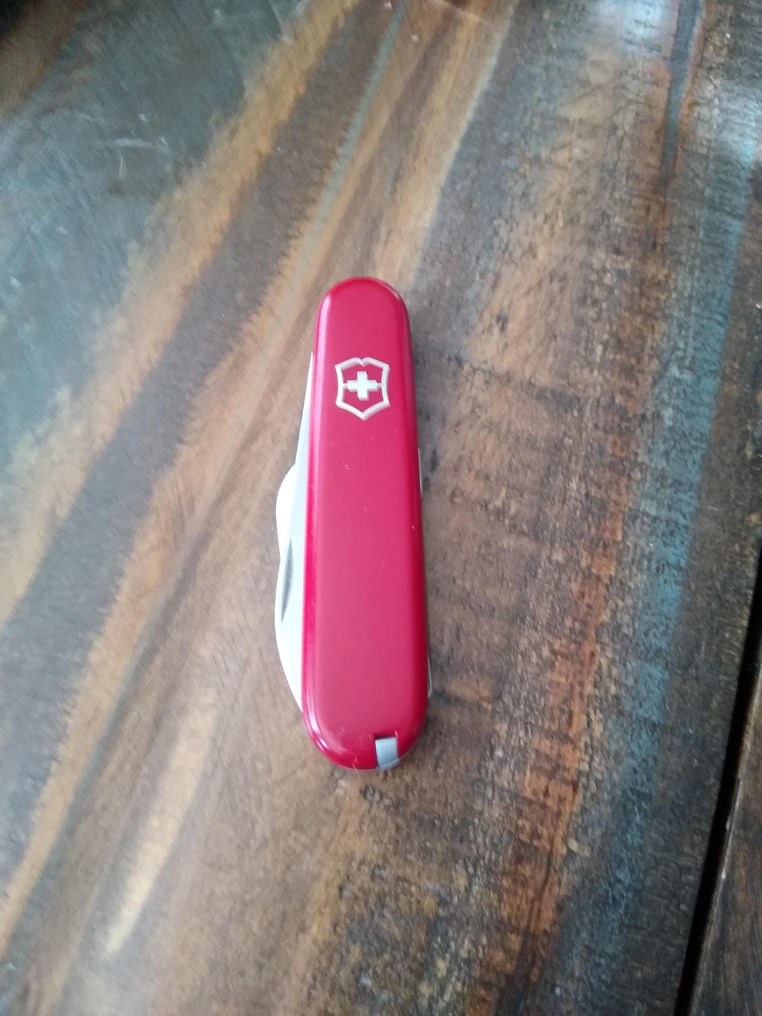 Found this beauty, an 84mm Swiss army electrician pocket knife. r