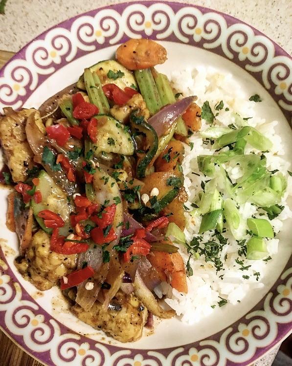 Dinner Vegan satay stir fry with tempeh approx. 380 calories (including the rice) r