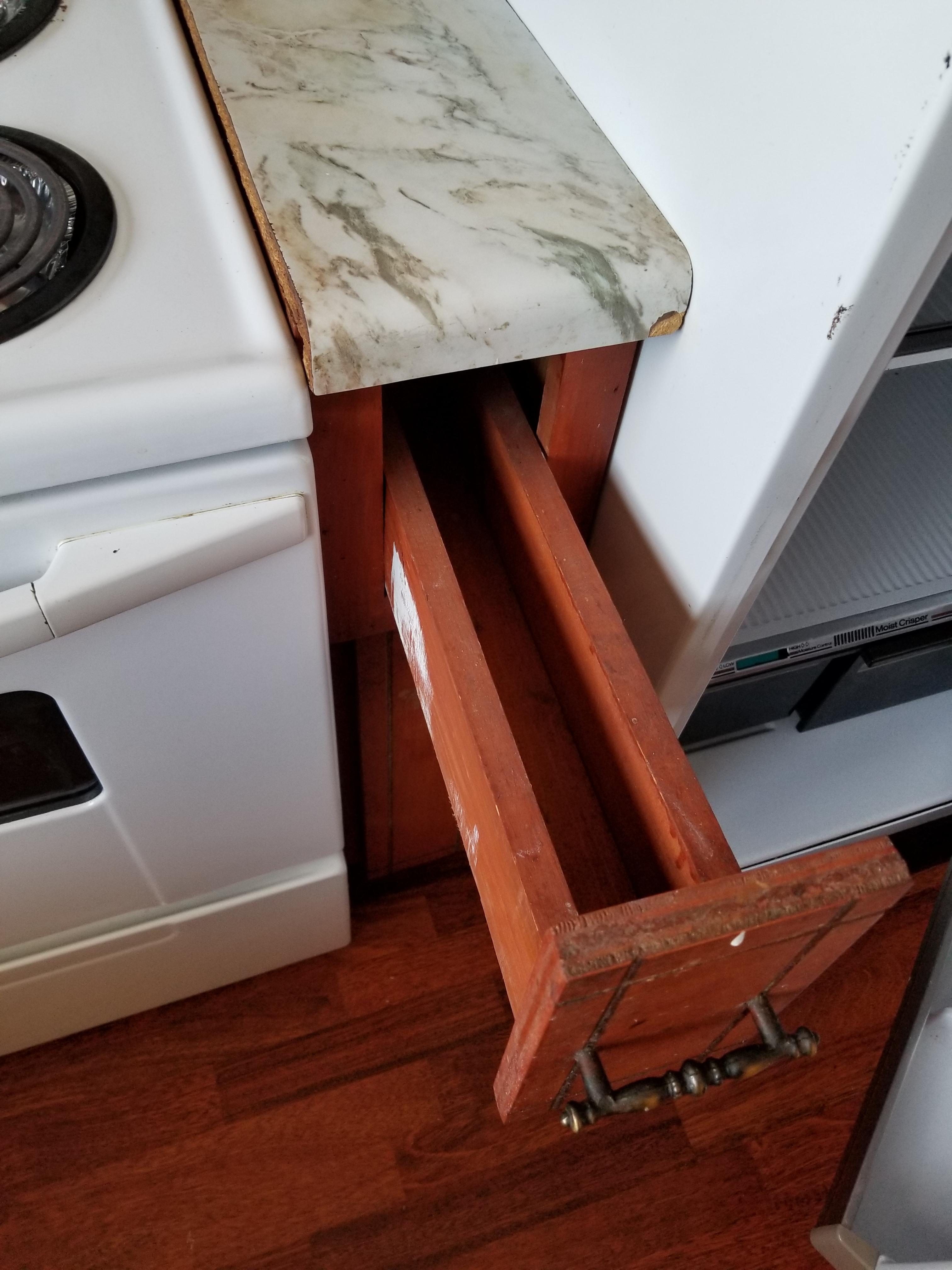 This extremely skinny kitchen drawer r/mildlyinteresting