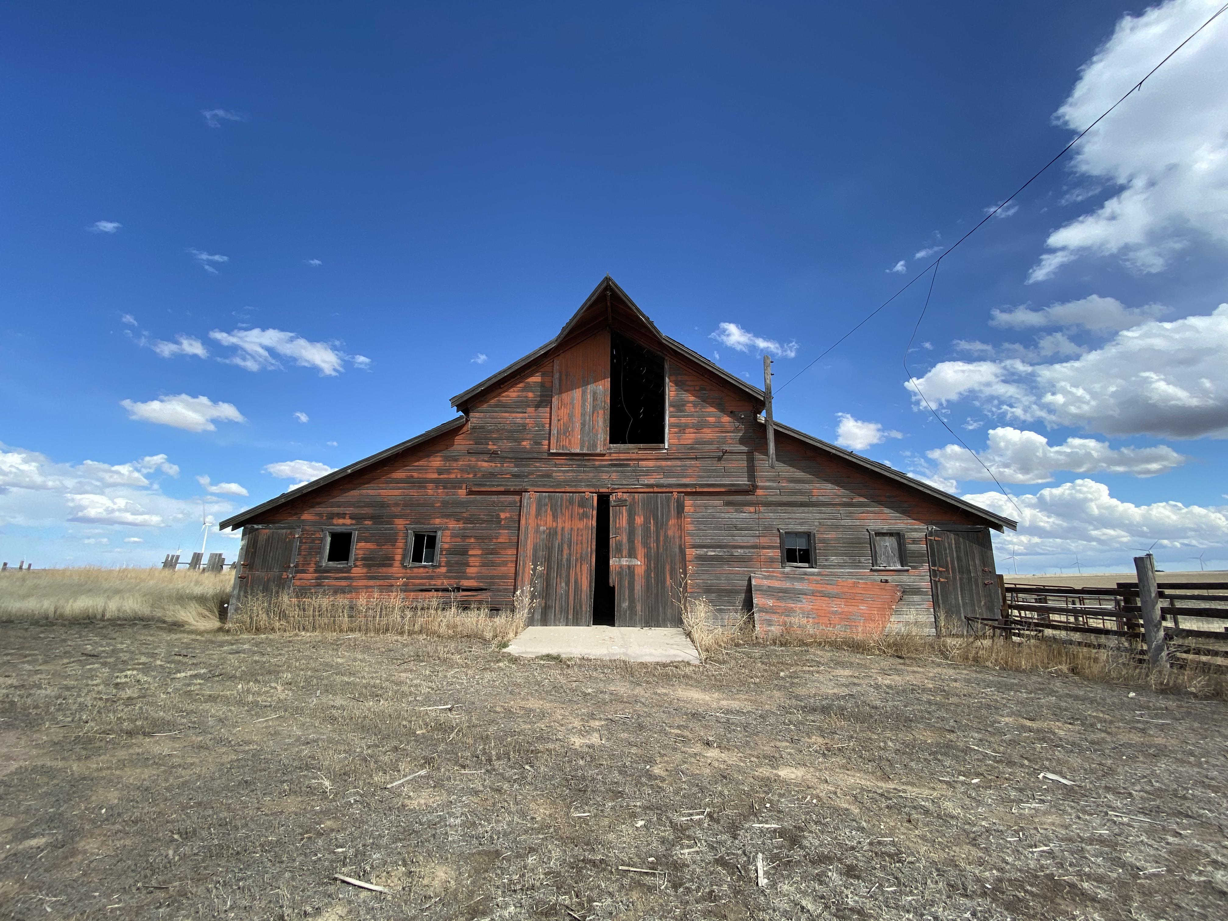 Abandoned old barn in east Colorado plains. r/AbandonedPorn