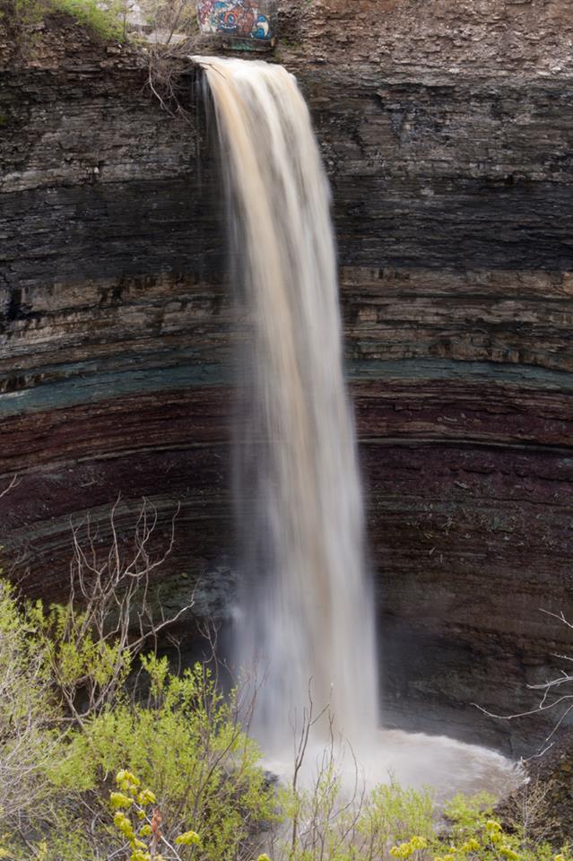 Devil's Punchbowl, Hamilton, ON, Canada [639x960] [OC] r/EarthPorn